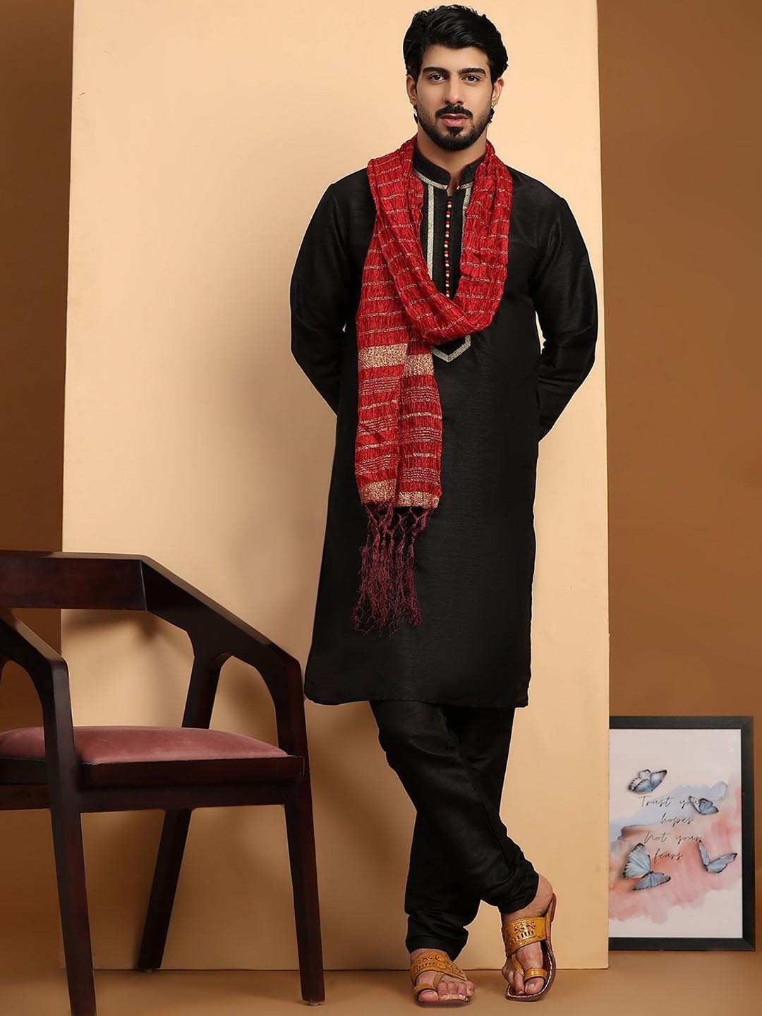 

SKAVIJ Men Ethnic Motifs Embroidered Regular Thread Work Dupion Silk Kurta with Churidar & With Dupatta, Black