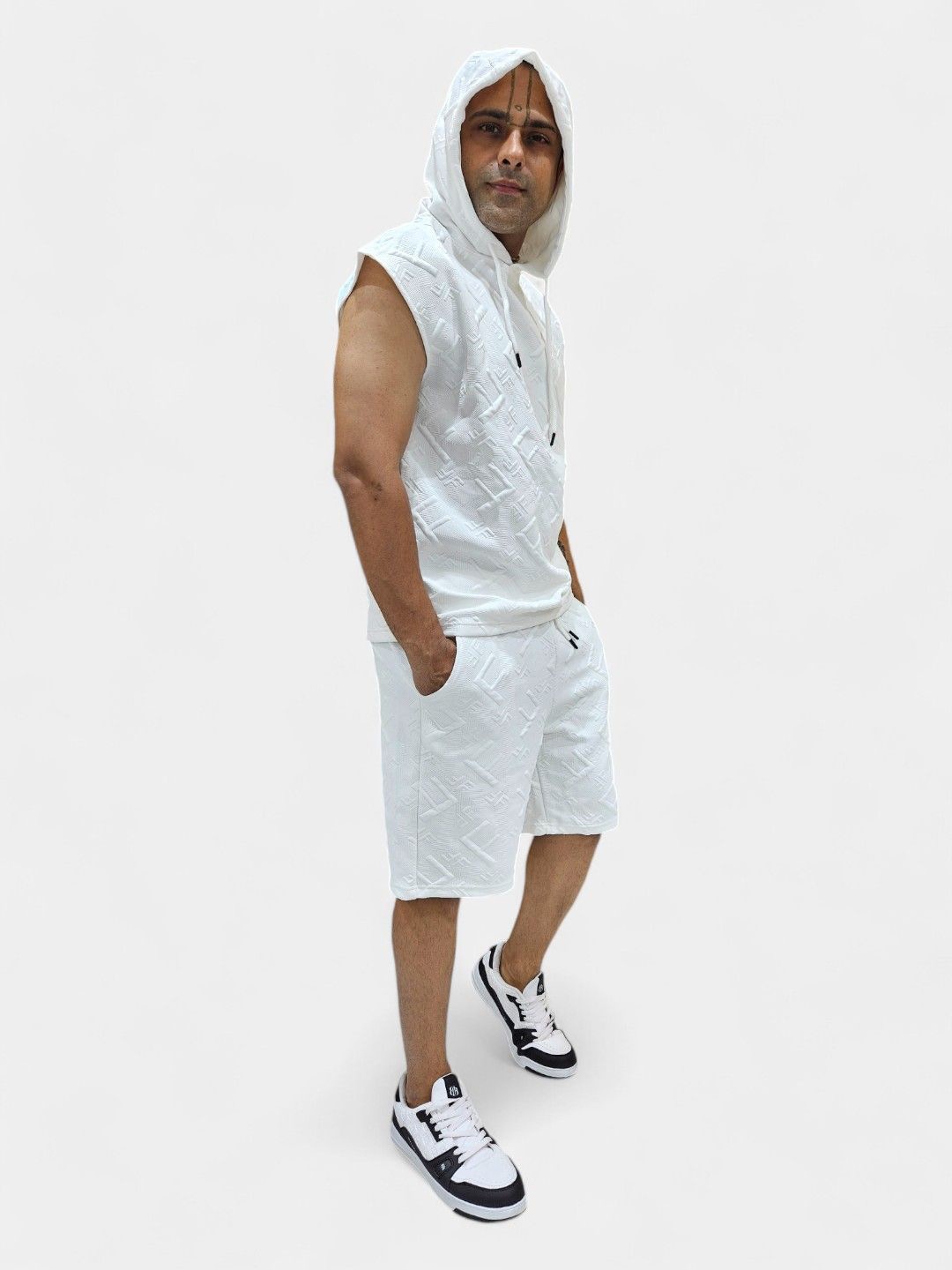 

BOTABOCHI Self Design Hooded T-Shirt With Shorts Co-Ords, White