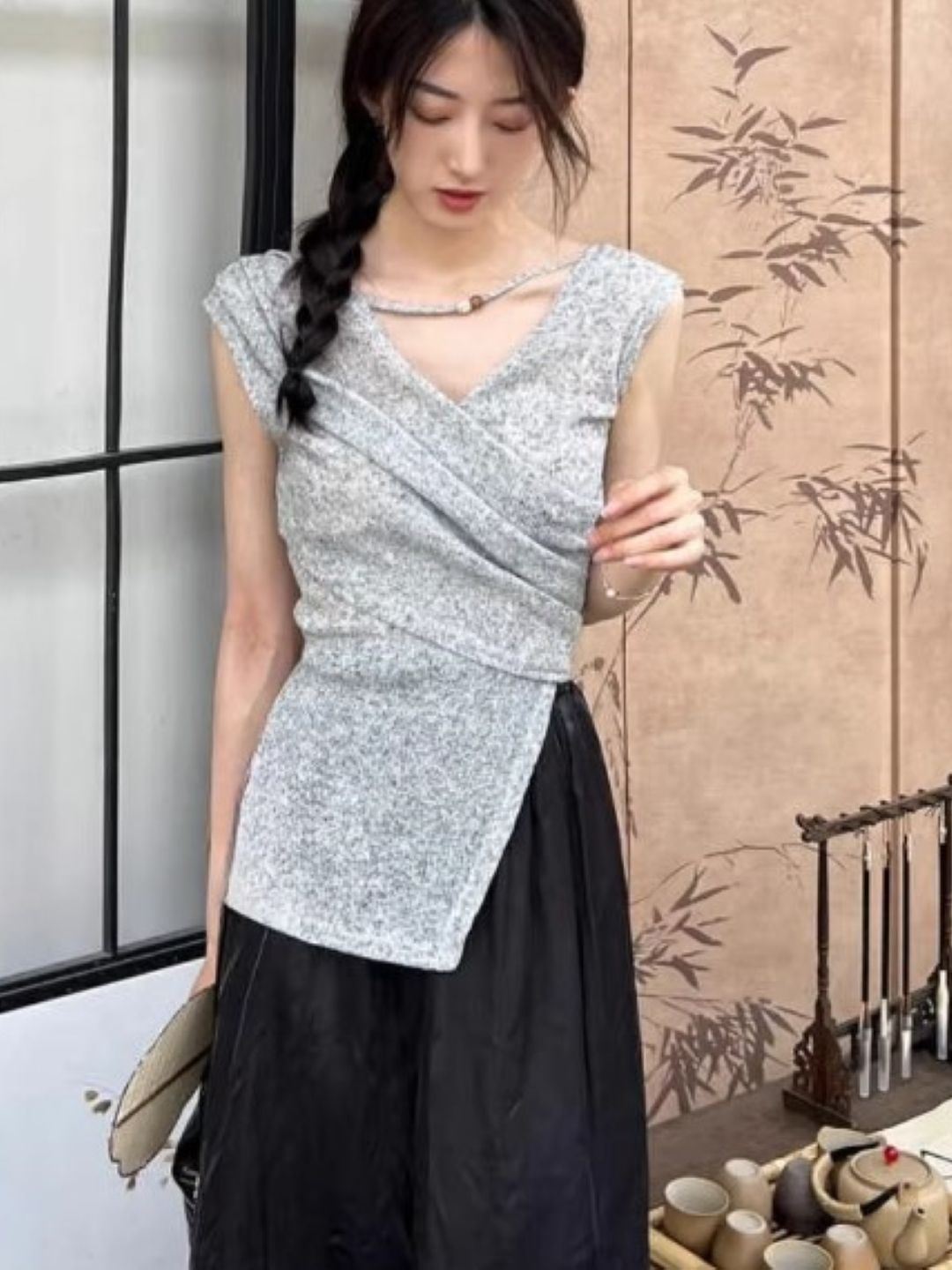 

StyleCast Women V-Neck Sleeveless Top, Grey