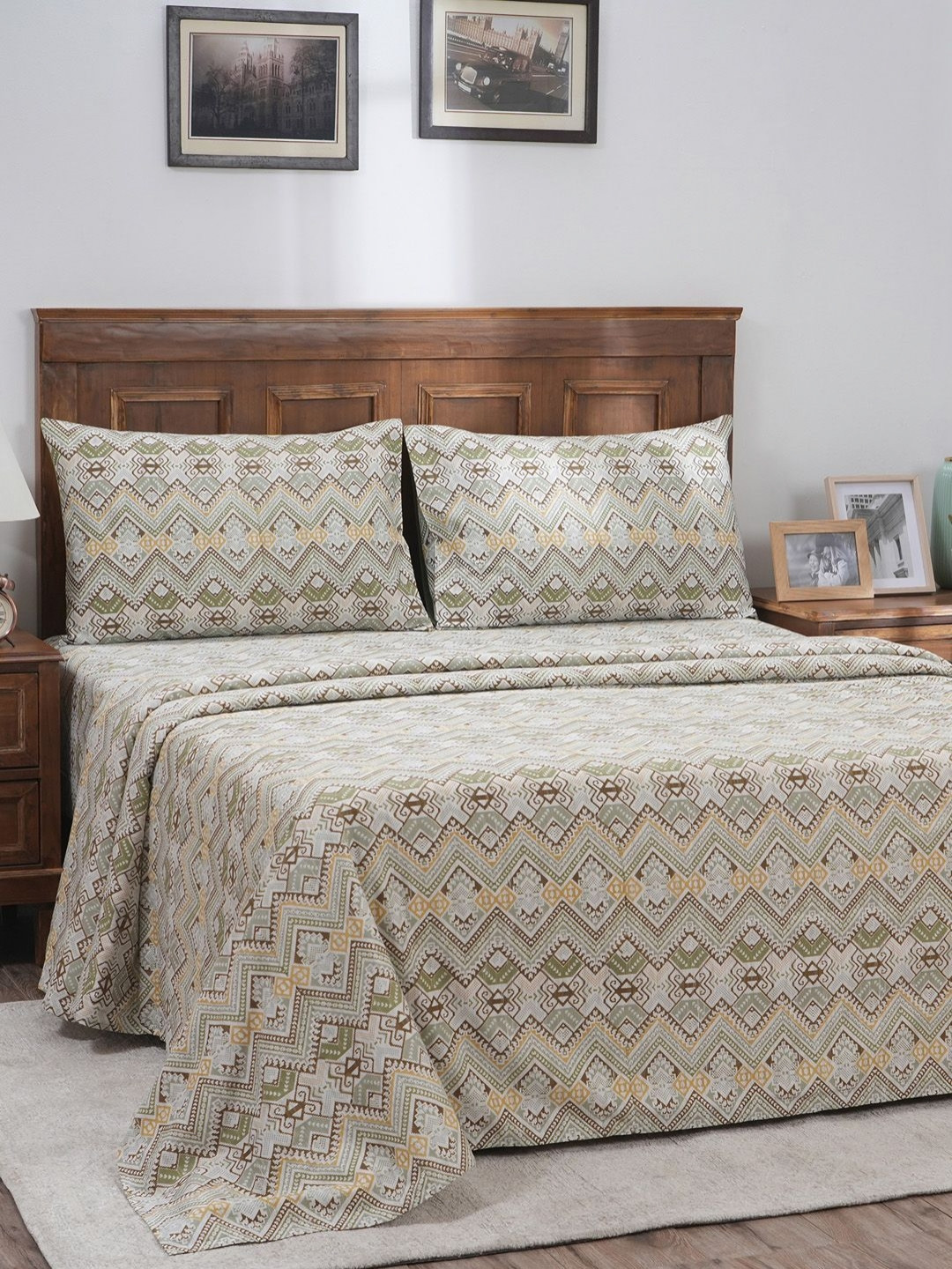 

MASPAR White & Green Ethnic Motifs Printed King Bedsheet Set 2.75 m x 2.75 m