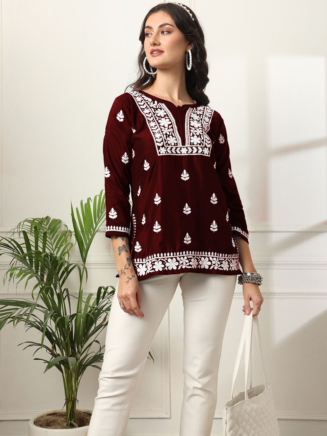 

FORKEY Women Floral Embroidered Chikankari Chikankari Kurti, Maroon