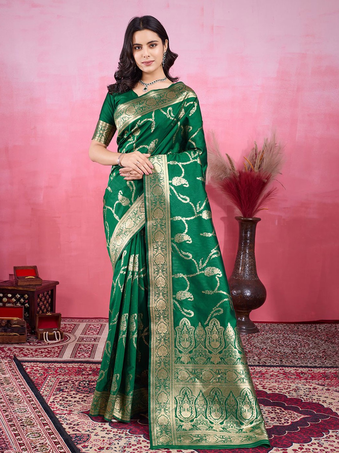 

Kriyansh Ethnic Motifs Woven Design Zari Kanjeevaram Saree, Green