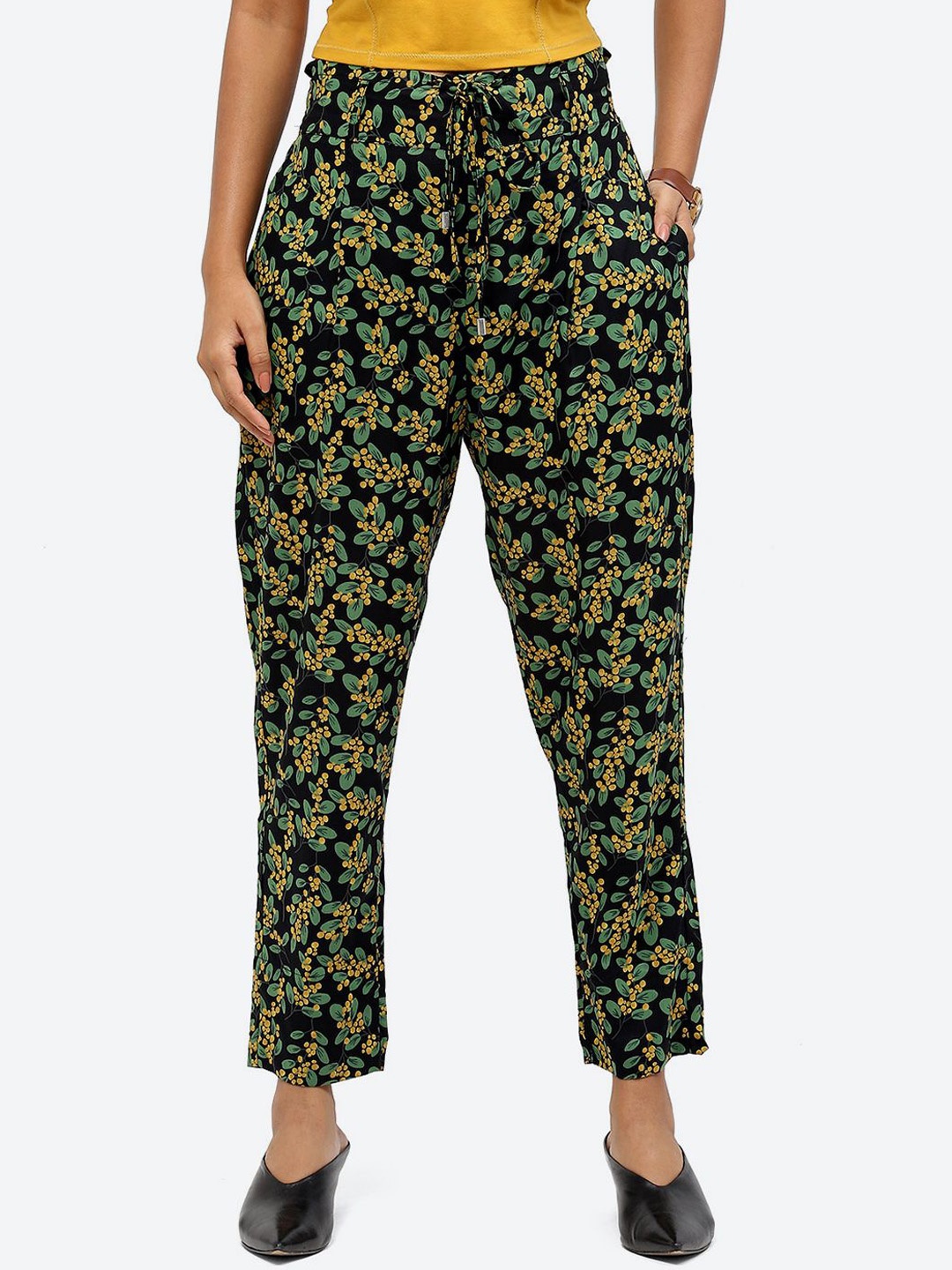 

Baawri Women Floral Printed Regular Fit Trousers, Green