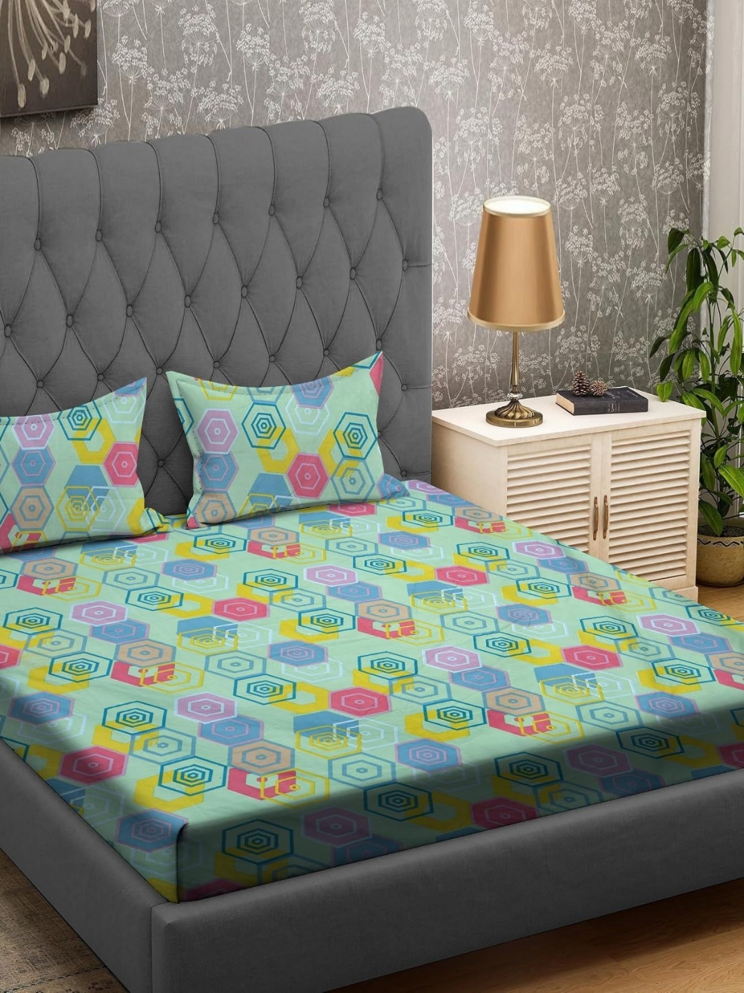

Aura Blue & Pink Geometric 144 TC Queen Bedsheet with 2 Pillow Covers