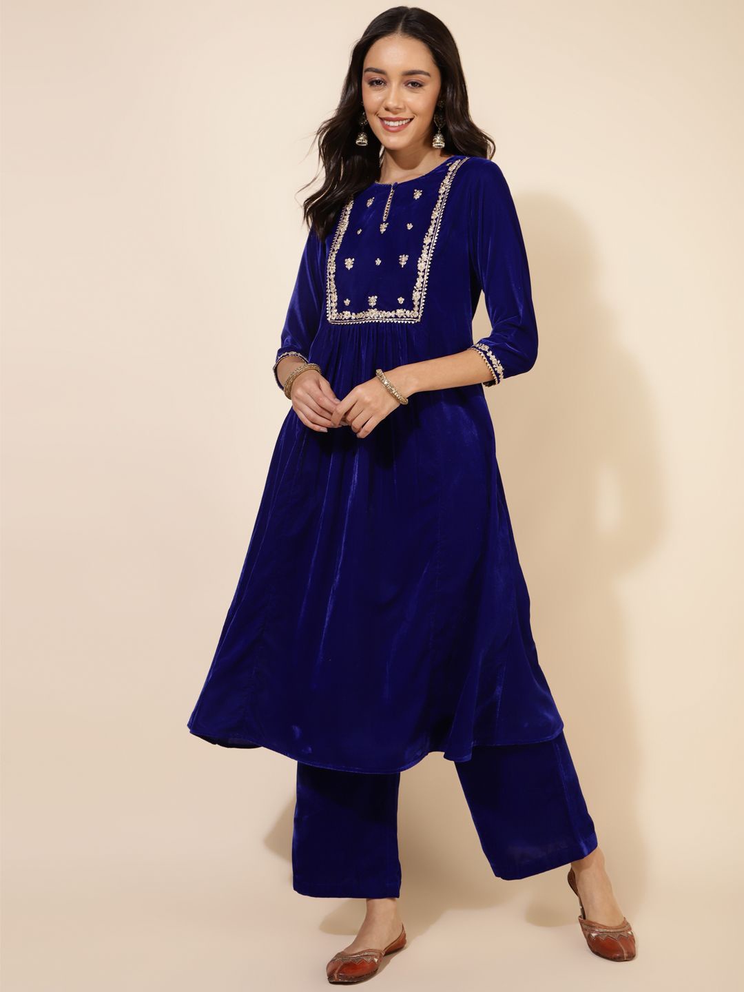 

Janasya Floral Embroidered Zari Velvet A-Line Kurta Kurta With Palazzo, Blue