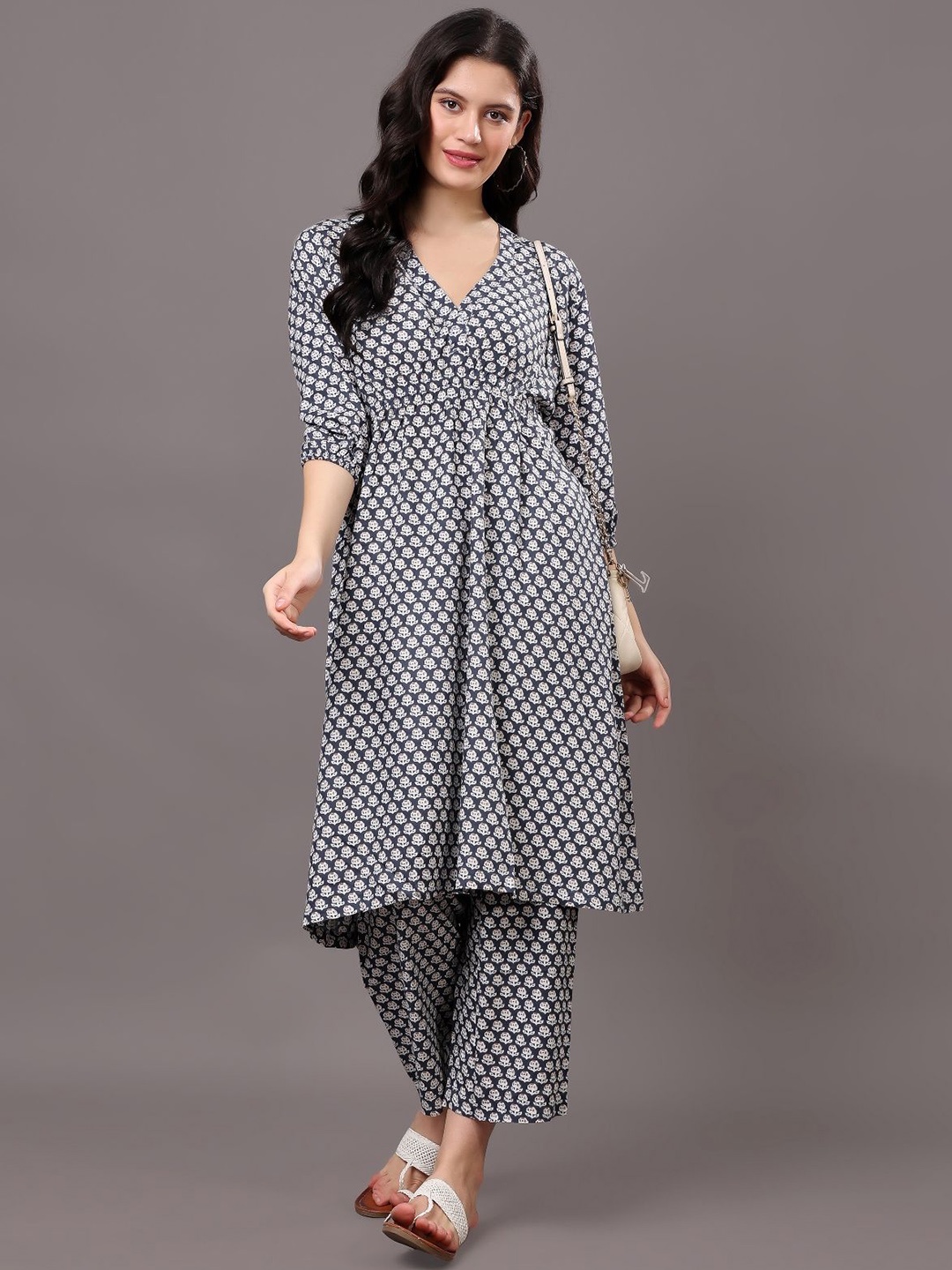 

Louis Bayrad Floral Printed Empire Kurta with Trousers, Navy blue