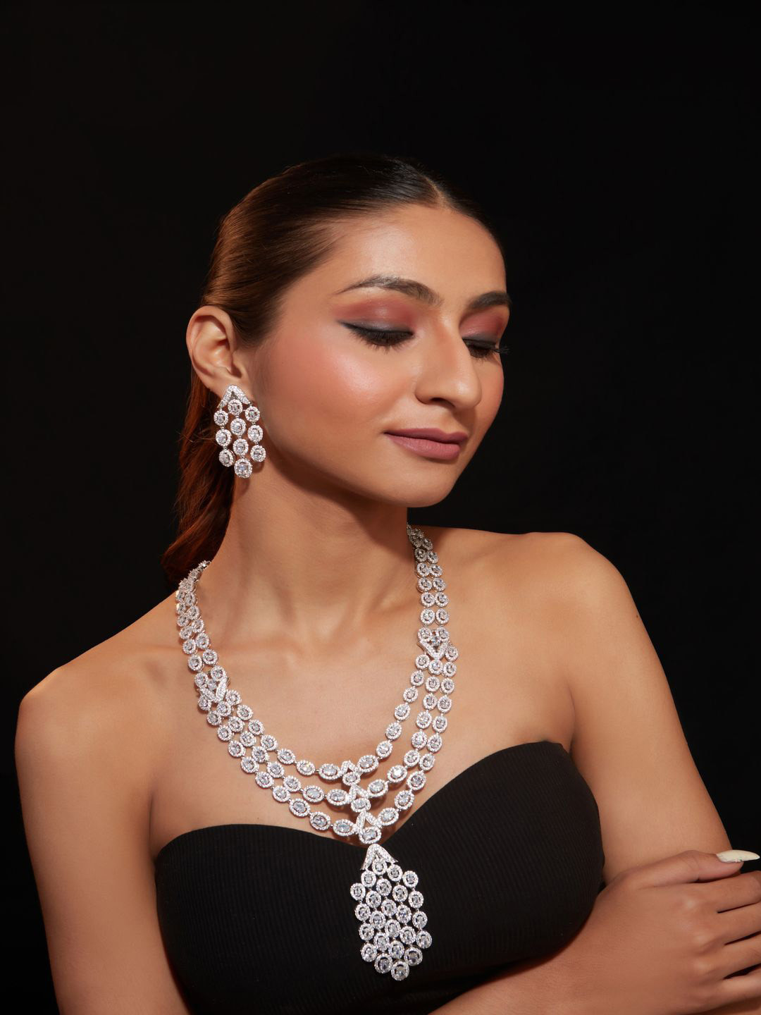 

Vivinia by Vidhi Silver-Plated Cubic Zirconia-Studded Jewellery Set