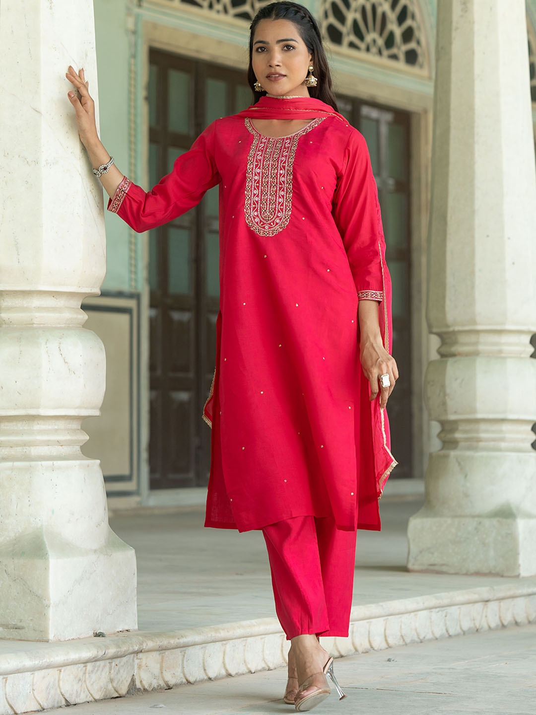 

Navlik Women Floral Embroidered Regular Kurta with Trousers & With Dupatta, Red