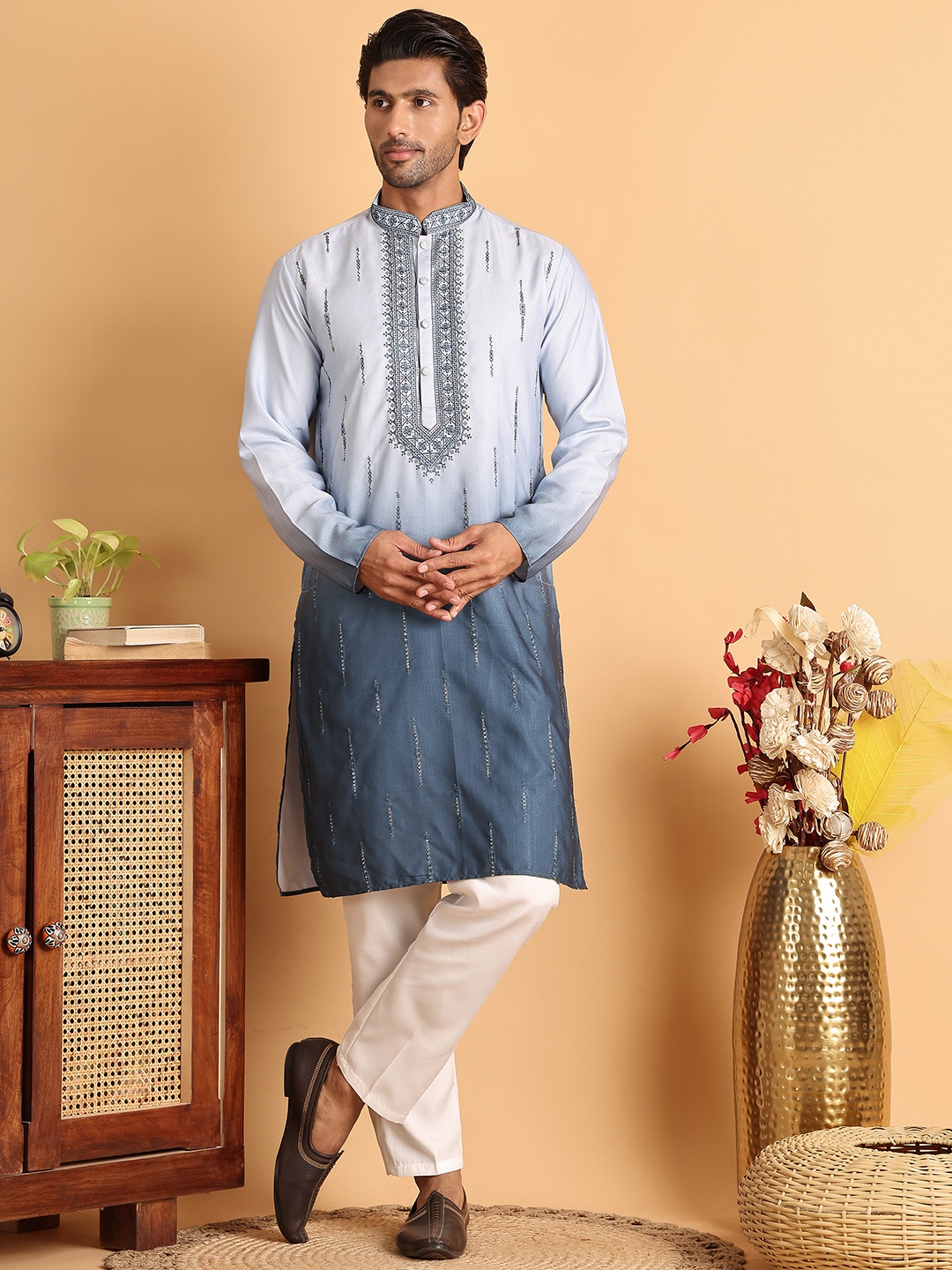 

Jompers Men Ombre Embroidered Regular Thread Work Kurta with Pyjamas, Blue