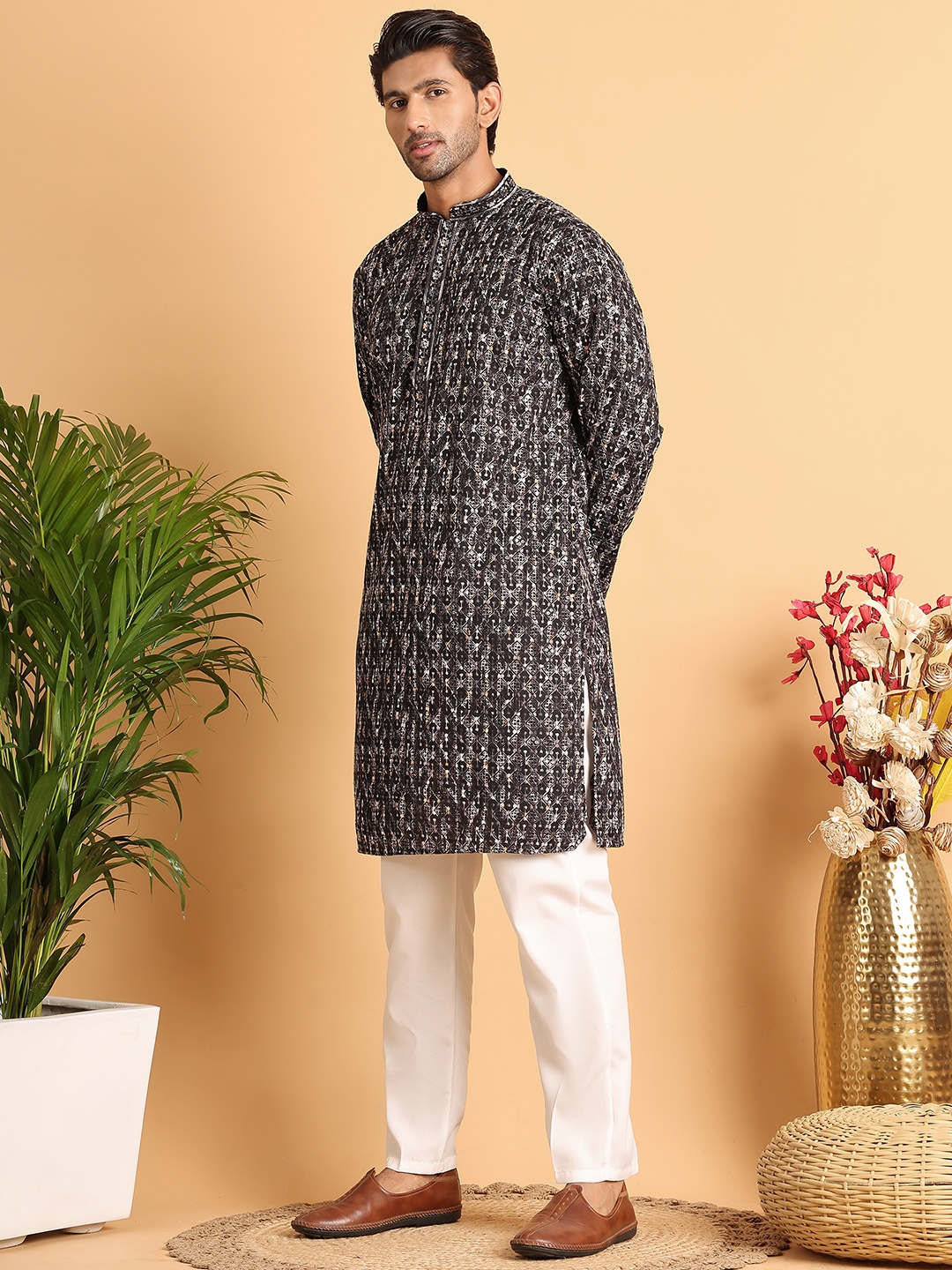 

Jompers Men Embroidered Regular Chikankari Kurta with Pyjamas, Black