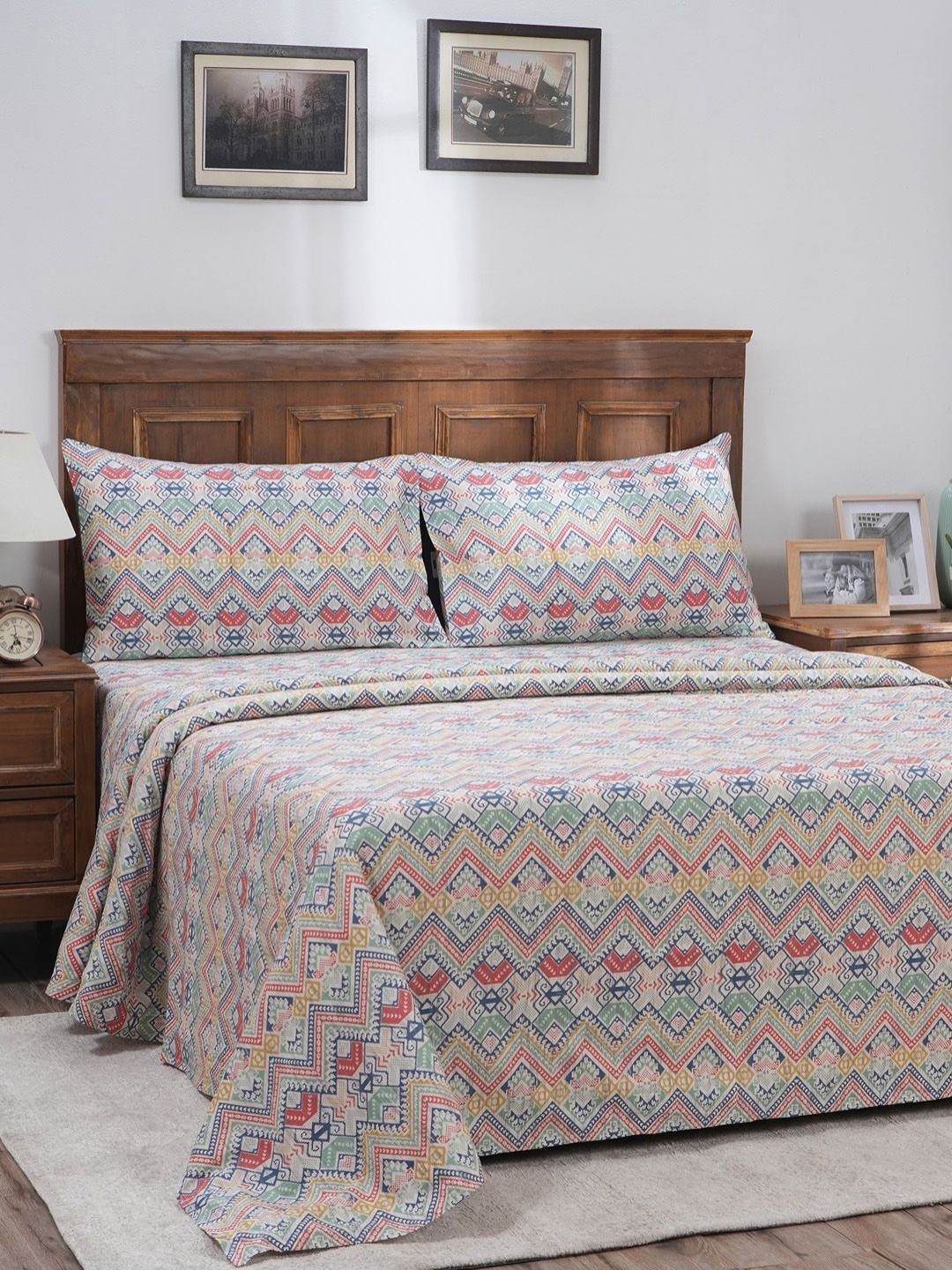

MASPAR Red & White Printed 300 TC Cotton King Bedsheet Set 2.75 m x 2.75 m