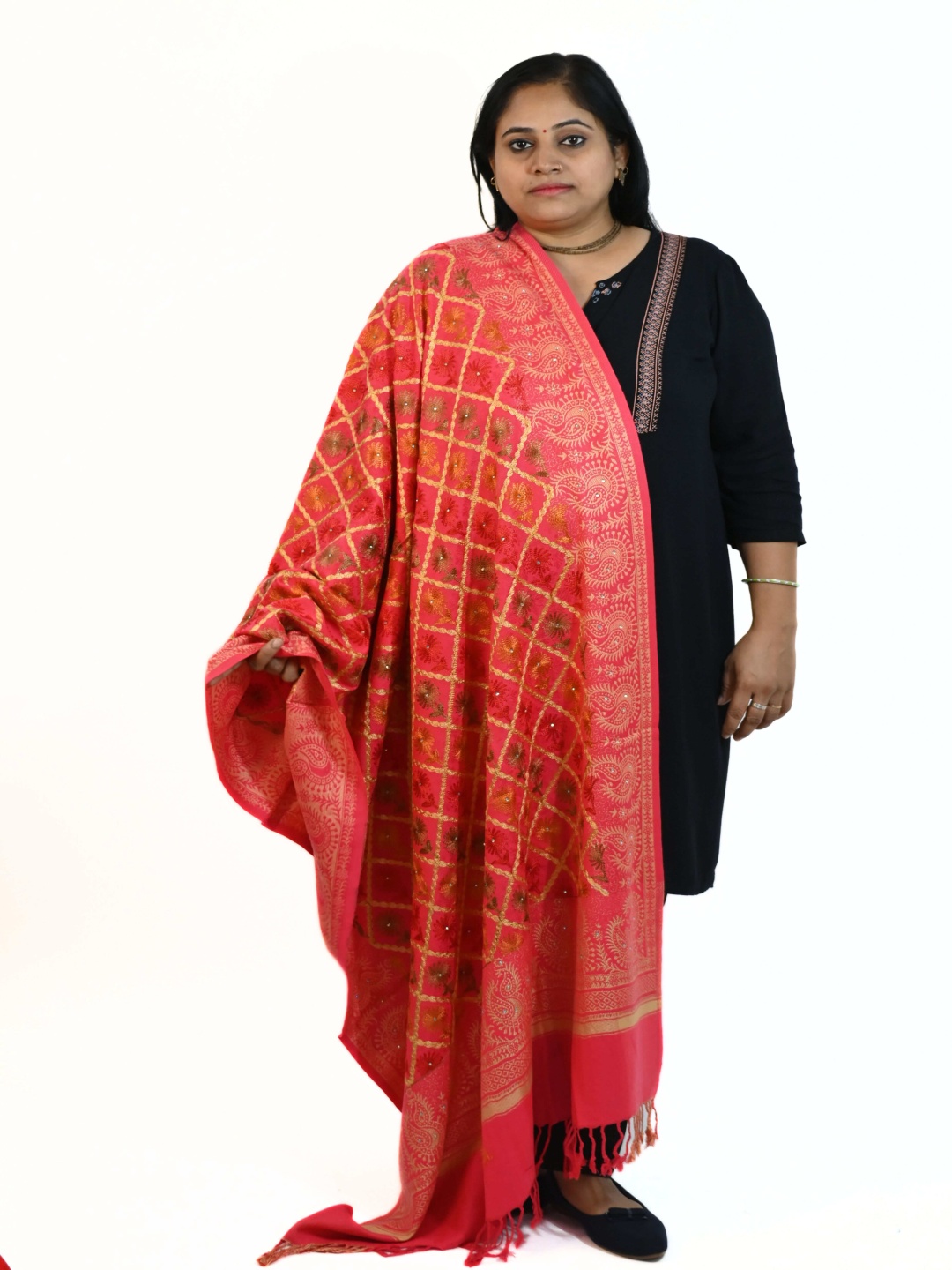 

Vrinde Women Paisley Printed Shawl, Peach