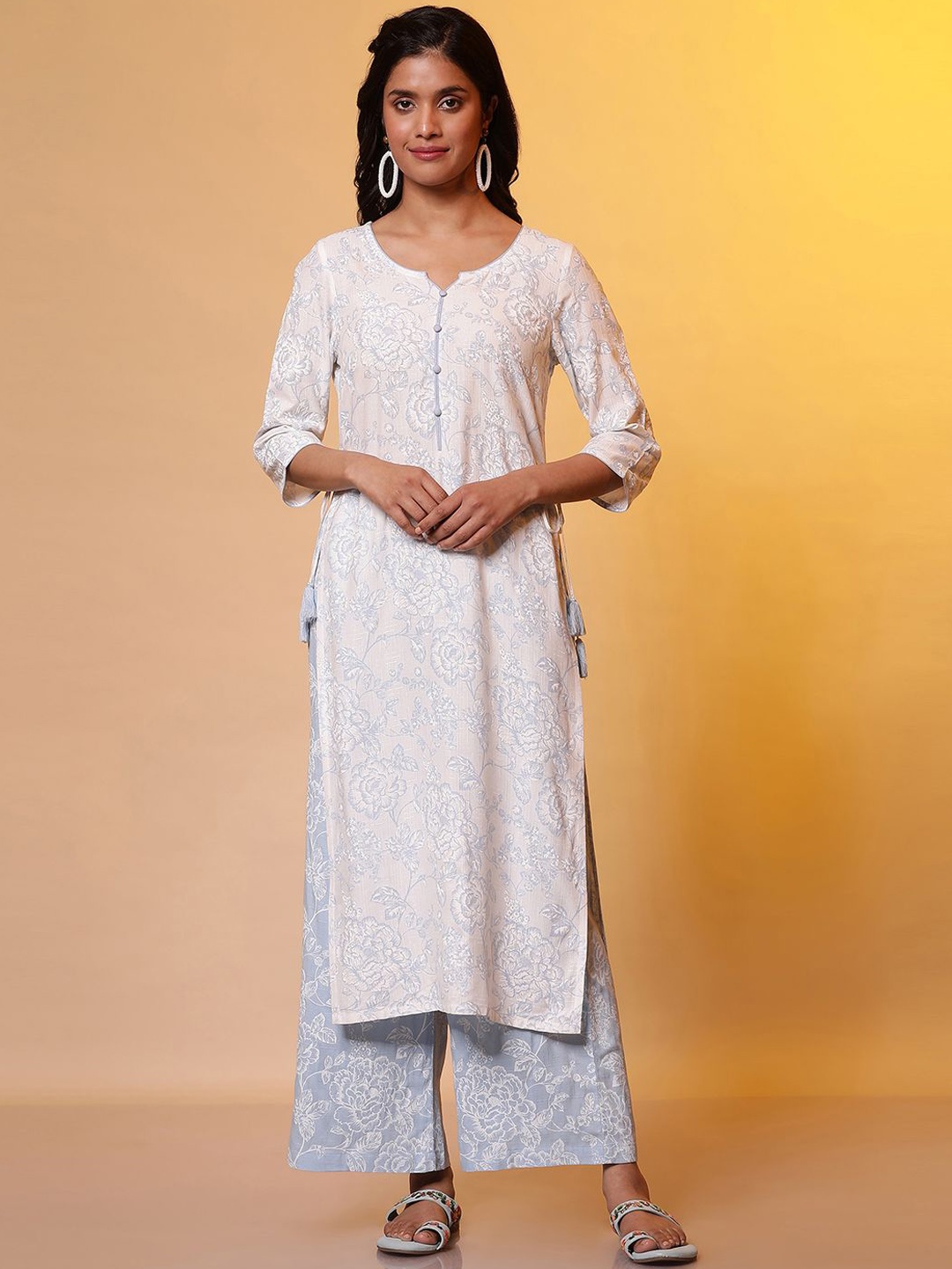 

AURELIA Women Printed Kurta with Palazzos, White