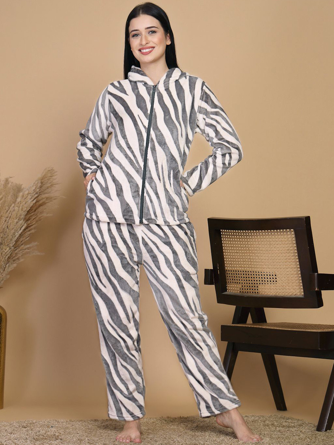 

FABINALIV Women Abstract Hooded Winter Night Suit with Zip Closure, White