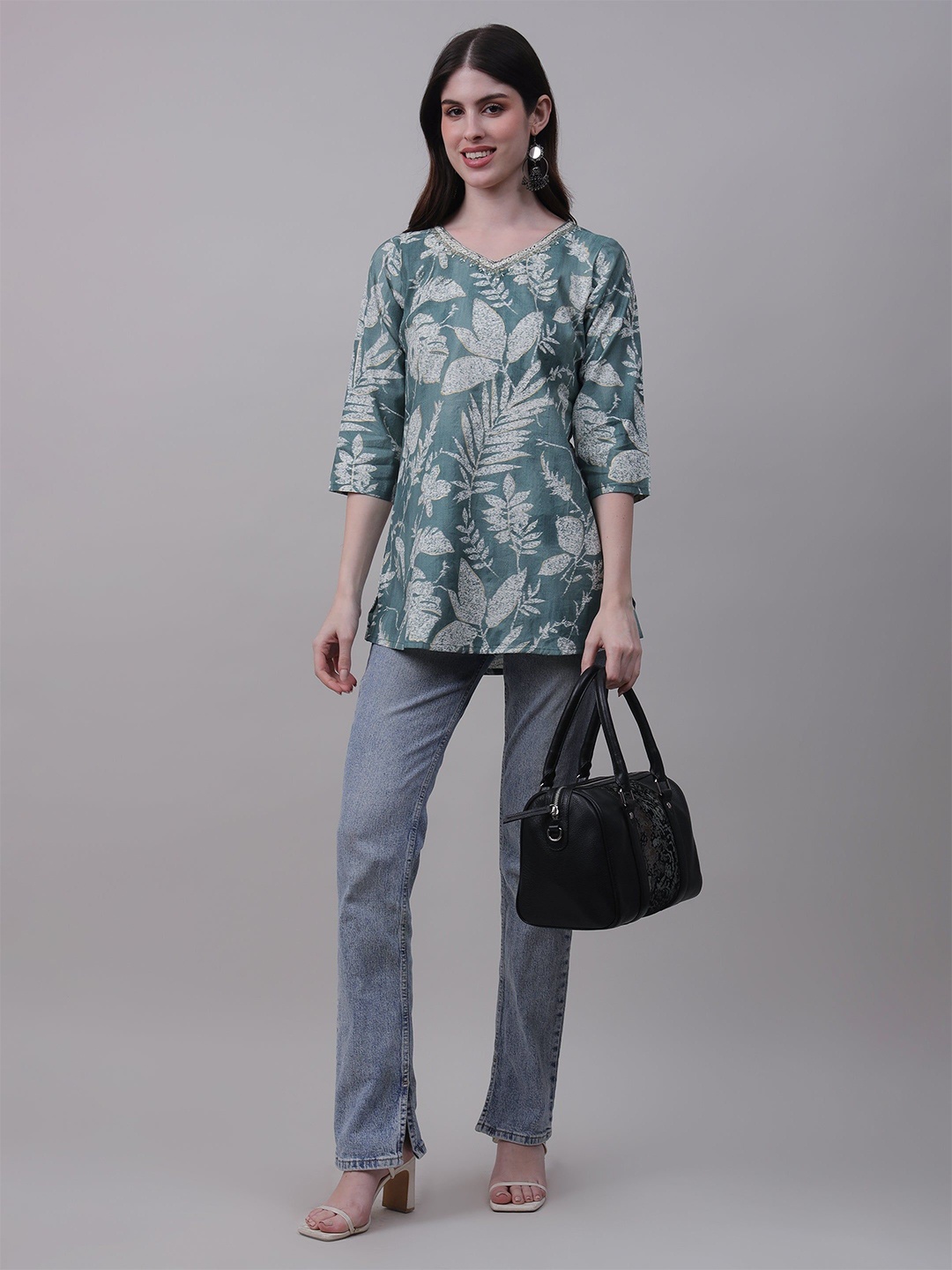 

STUNICS Women Floral Printed V-neck Top, Green