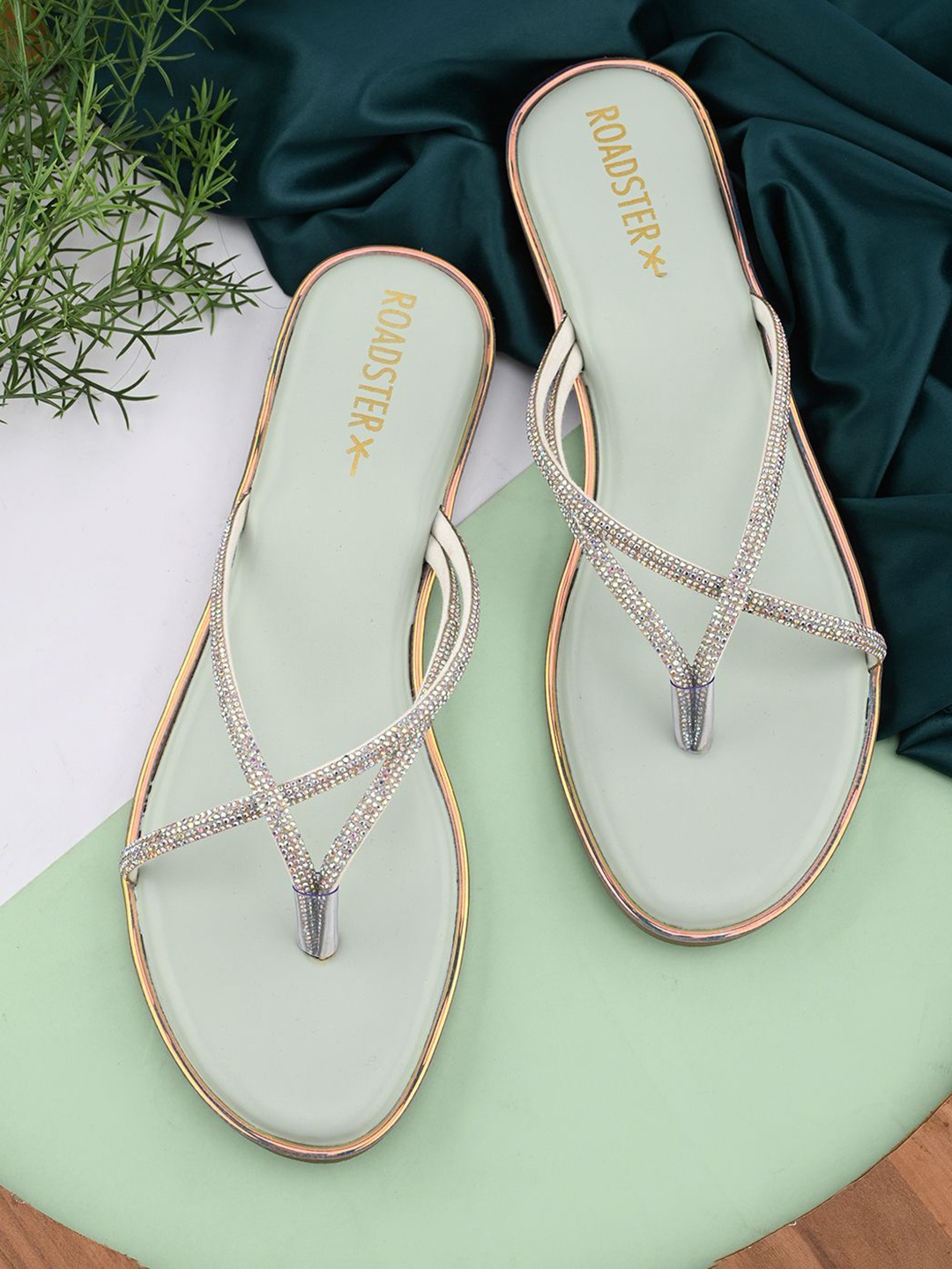 

The Roadster Lifestyle Co Women Embellished T-Strap Flats, Green