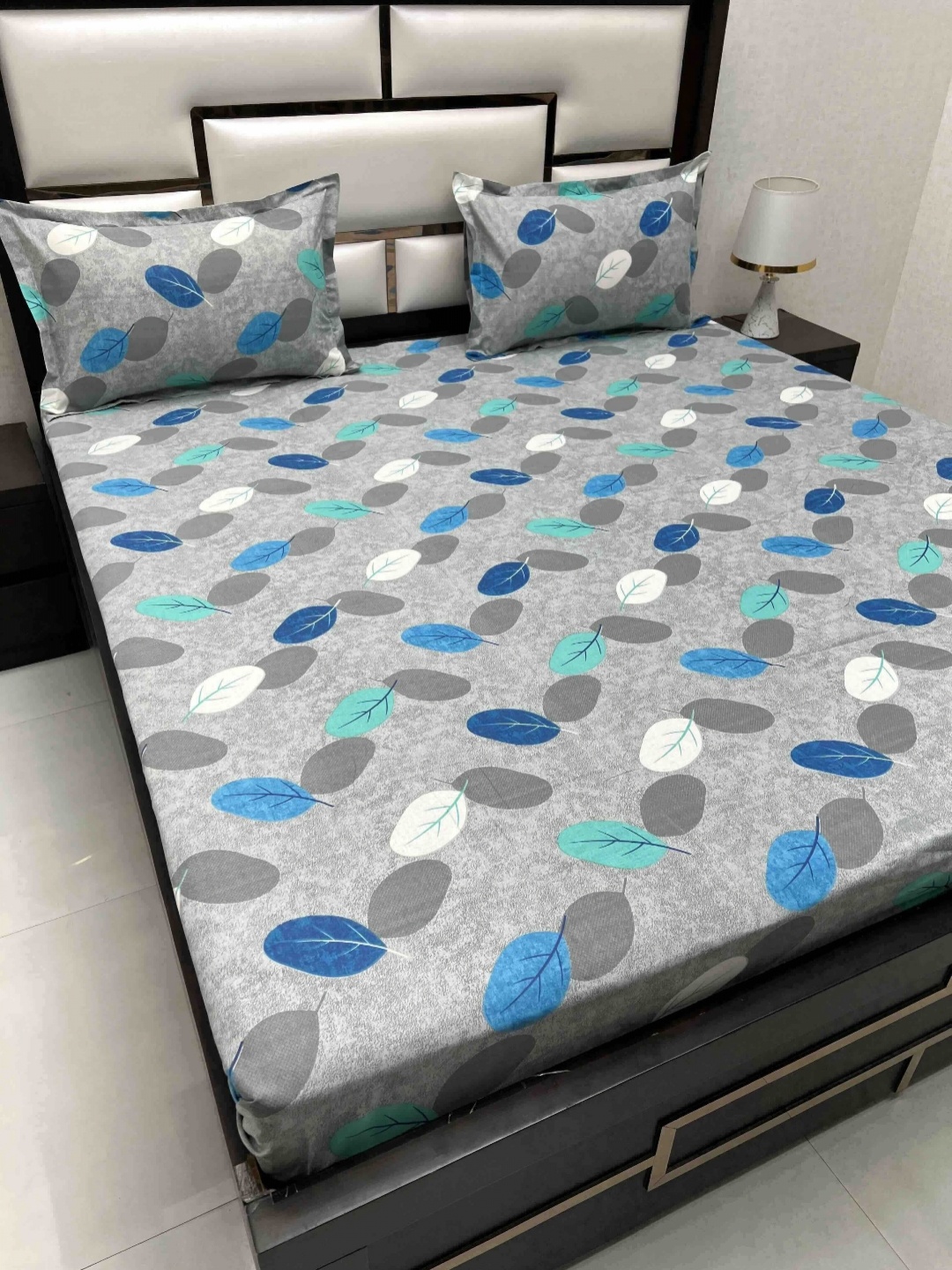 

Pure Decor Passion Grey Printed Pure Cotton 200 TC Queen Bedsheet Set 2.25 m x 2.56 m