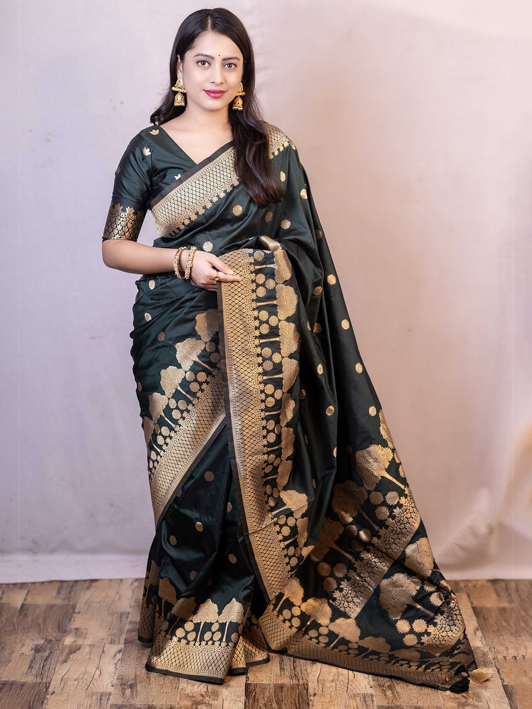 

Mitera Women Woven Design Zari Banarasi Saree With Blouse Piece, Black