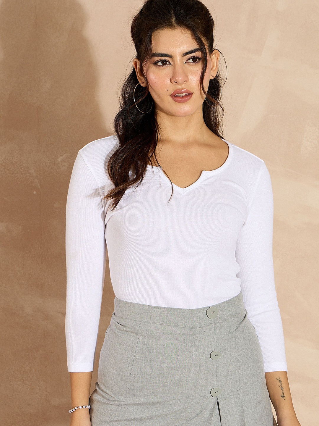 

SASSAFRAS Women V-Neck Extended Sleeves Pockets Slim Fit T-shirt, White