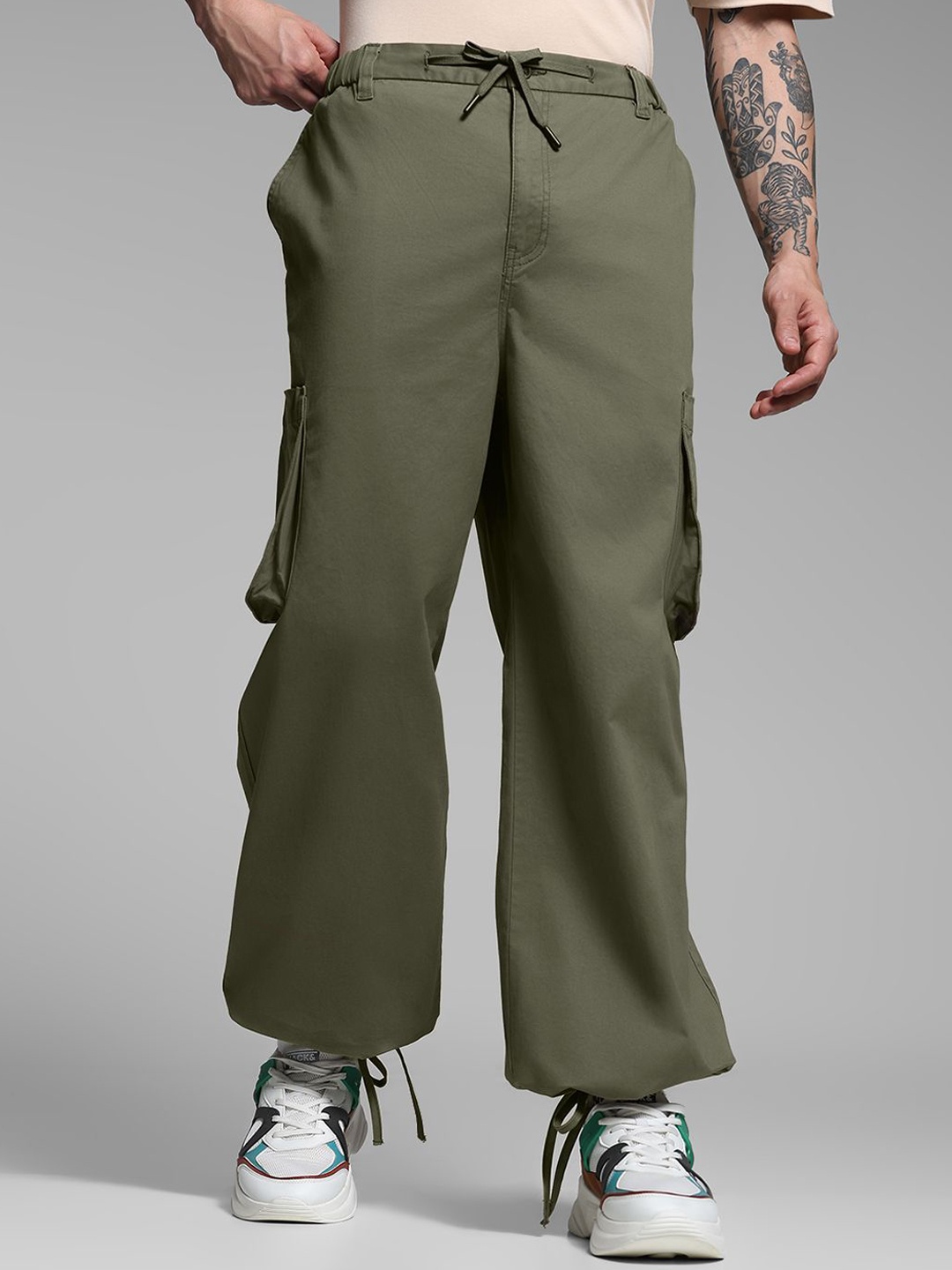 

Jack & Jones Men Loose Fit High-Rise Cargos Trouser, Green