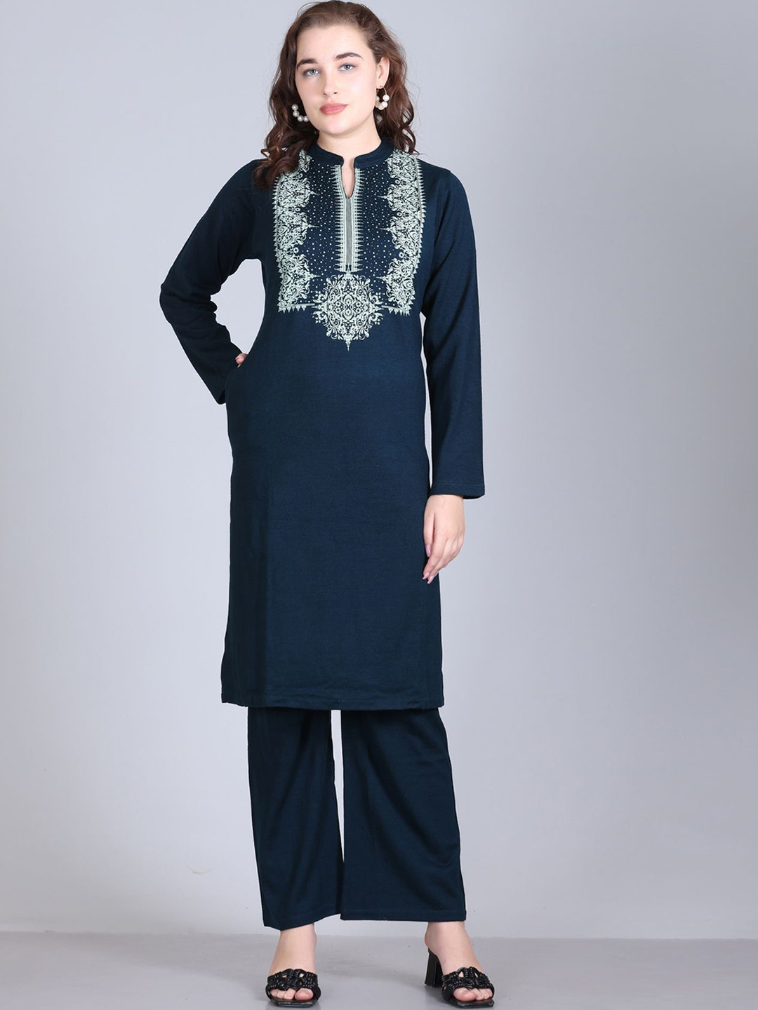

MONTREX Women Ethnic Motifs Printed Regular Kurta with Trousers, Blue