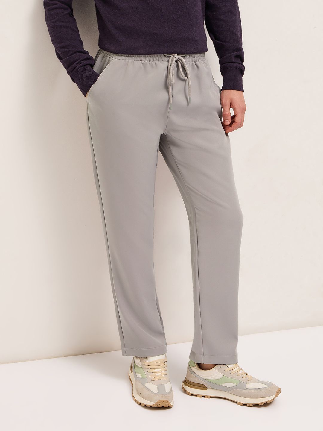

THE BEAR HOUSE Men Mid-Rise Straight Fit Pleated Trousers, Grey