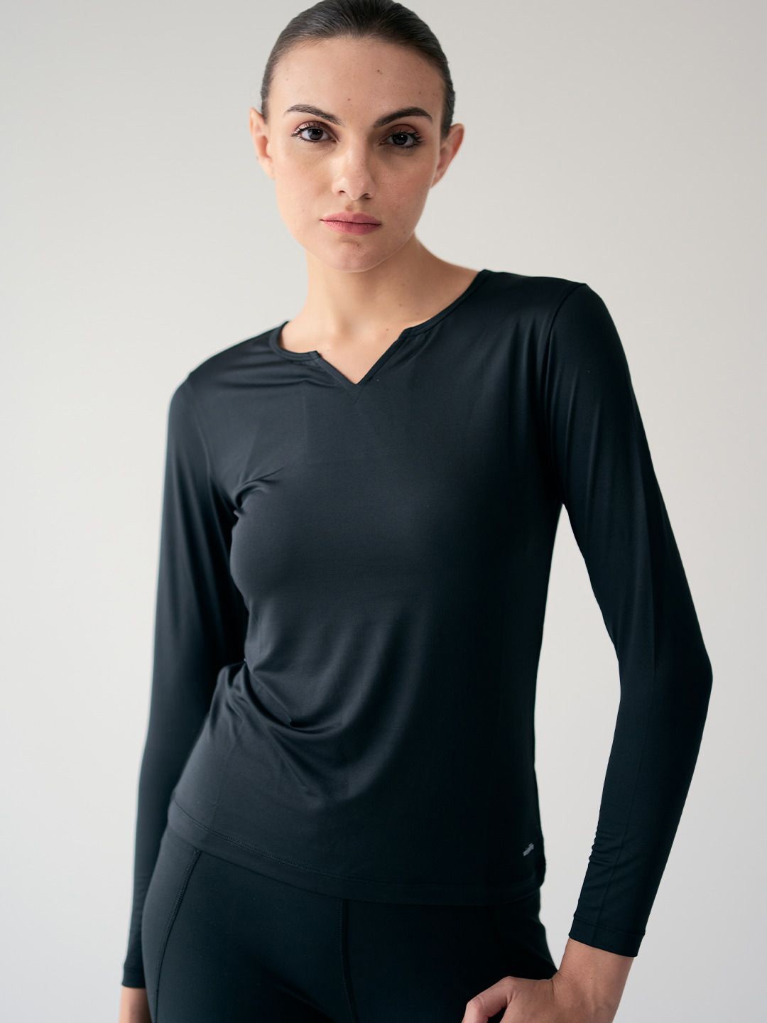 

WiseLife Women V-Neck Long Sleeves Top, Black