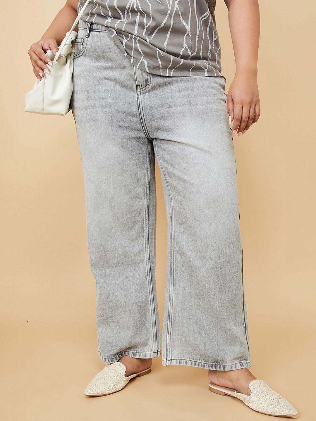 

max Women Regular Fit Mid-Rise Low Distress Heavy Fade Cotton Jeans, Grey