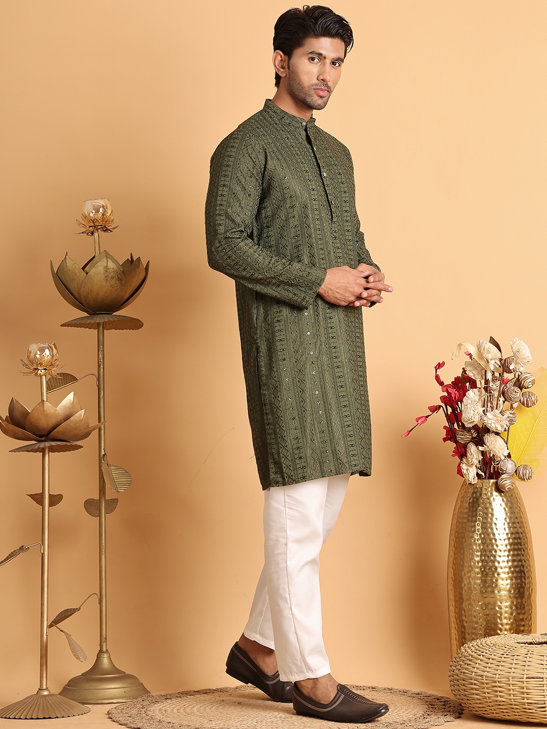 

Jompers Men Embroidered Regular Sequinned Kurta with Pyjamas, Green