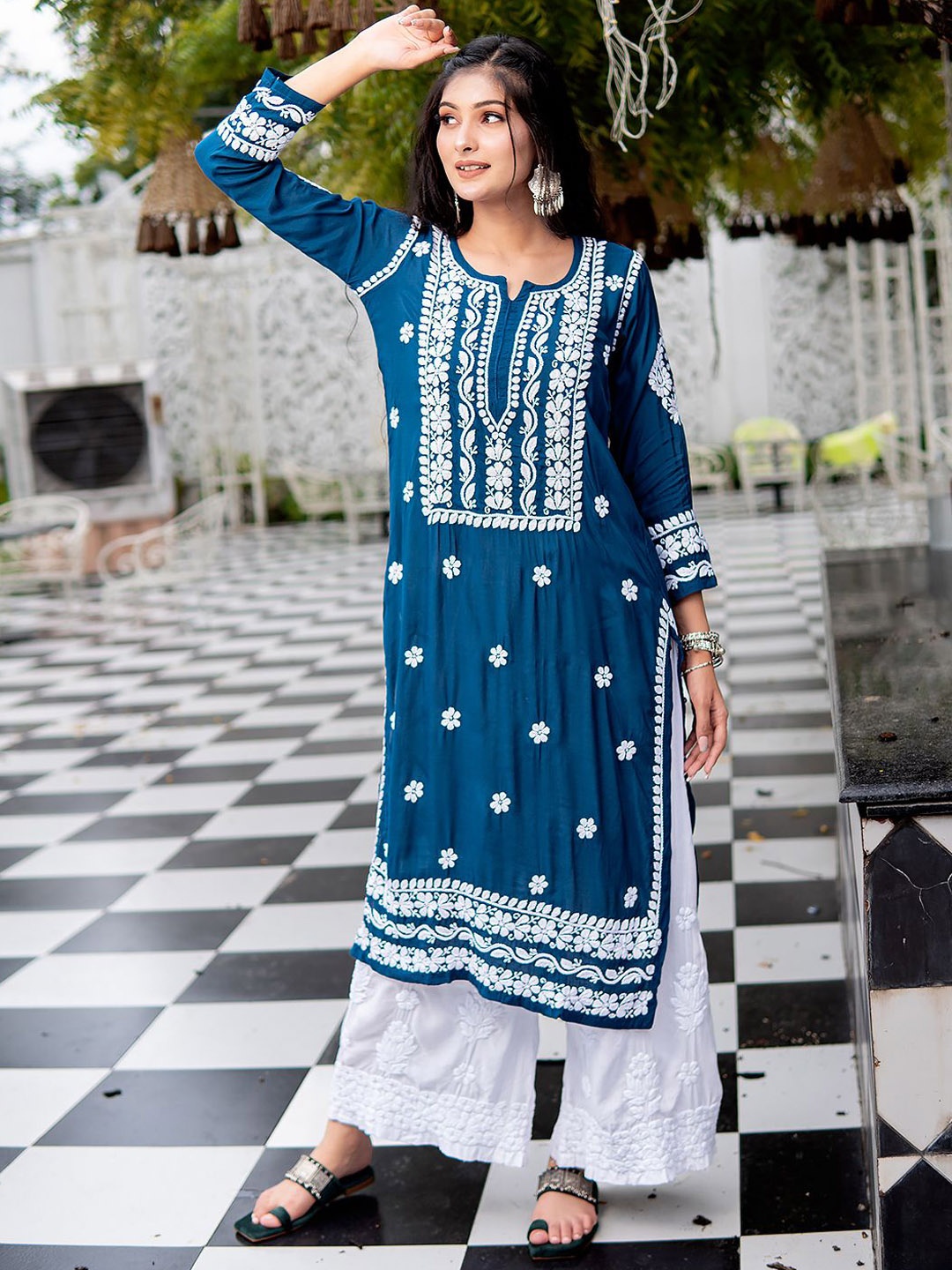 

The Chikan Label Women Ethnic Motifs Embroidered Chikankari Floral Handloom Kurta, Blue