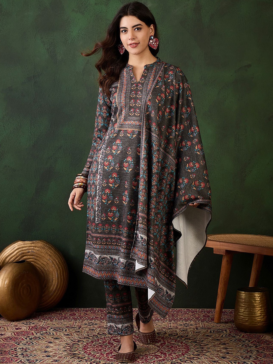 

Sangria Self Design Winter Pashmina Straight Kurta & Trouser With Dupatta, Green