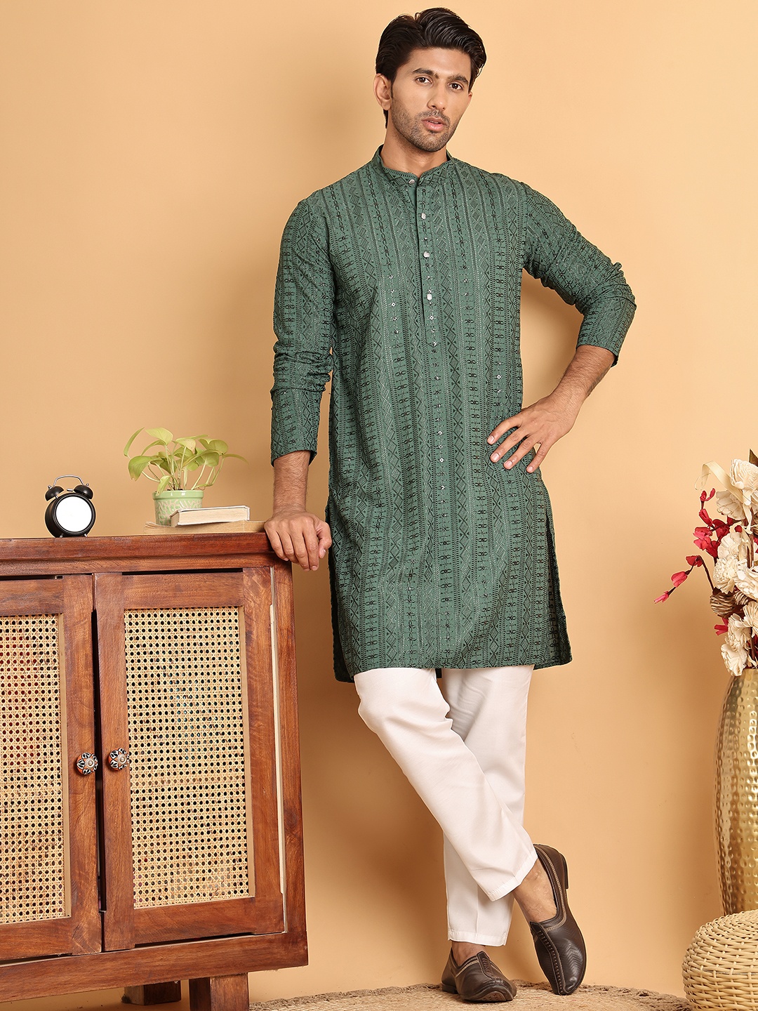 

Jompers Men Embroidered Regular Sequinned Kurta with Pyjamas, Sea green