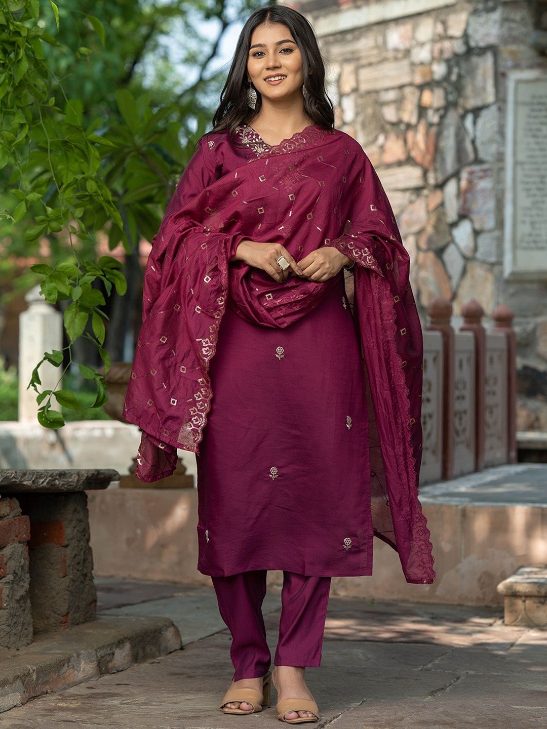 

Navlik Women Floral Embroidered Regular Kurta with Trousers & With Dupatta, Purple