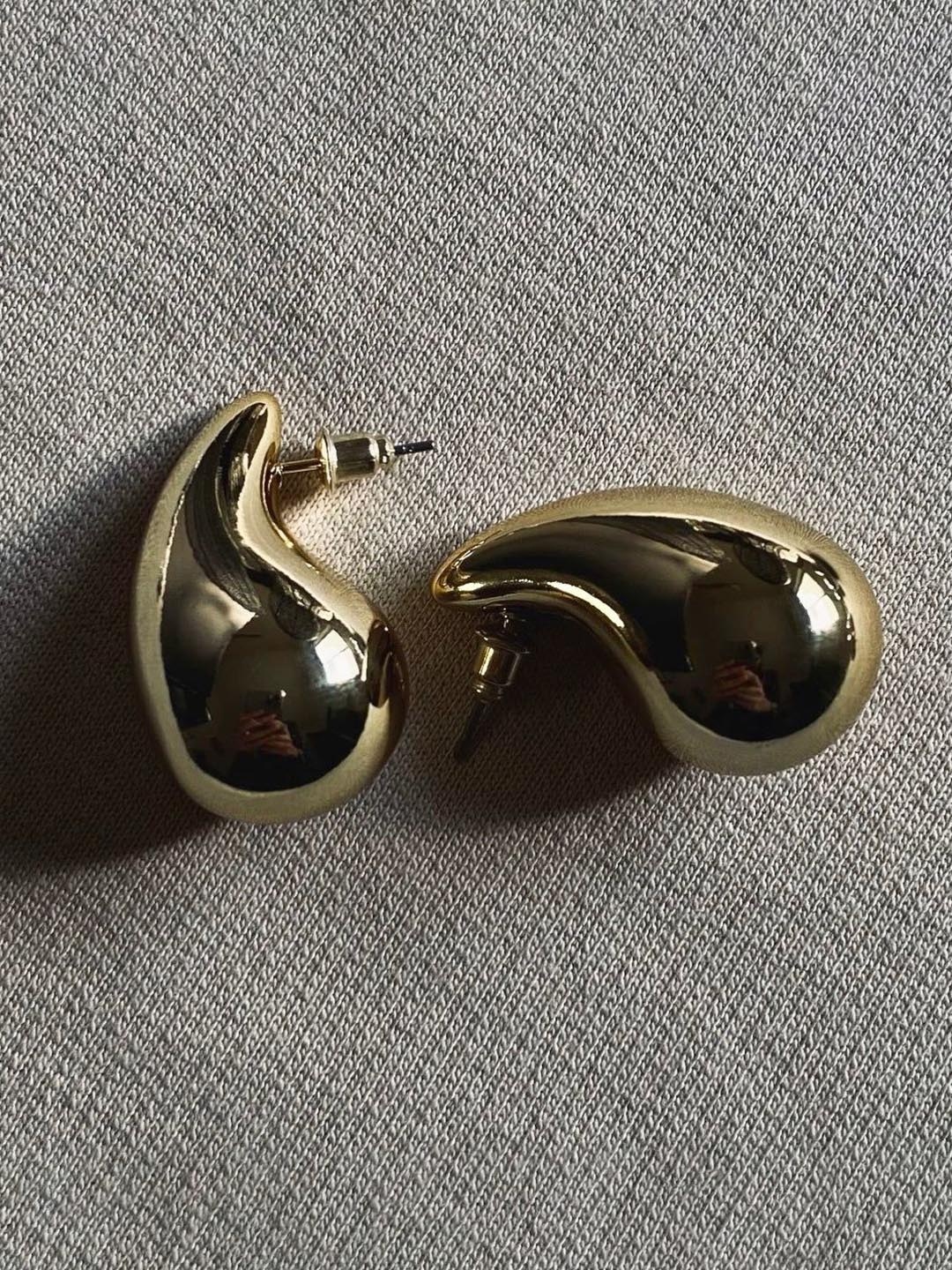 

Palli Creation Teardrop Shaped Studs Earrings, Gold