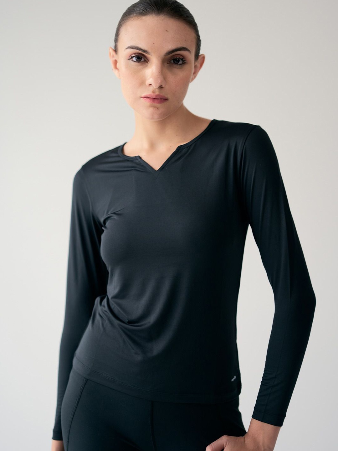 

WiseLife Women Long Sleeves Top, Black