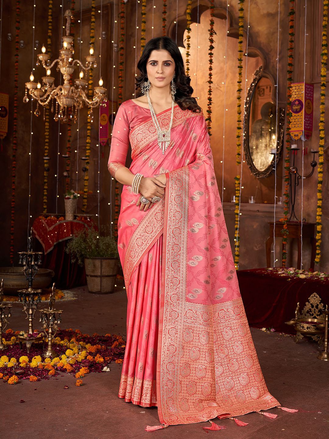 

Mehrang Woven Design Zari Banarasi Saree, Red