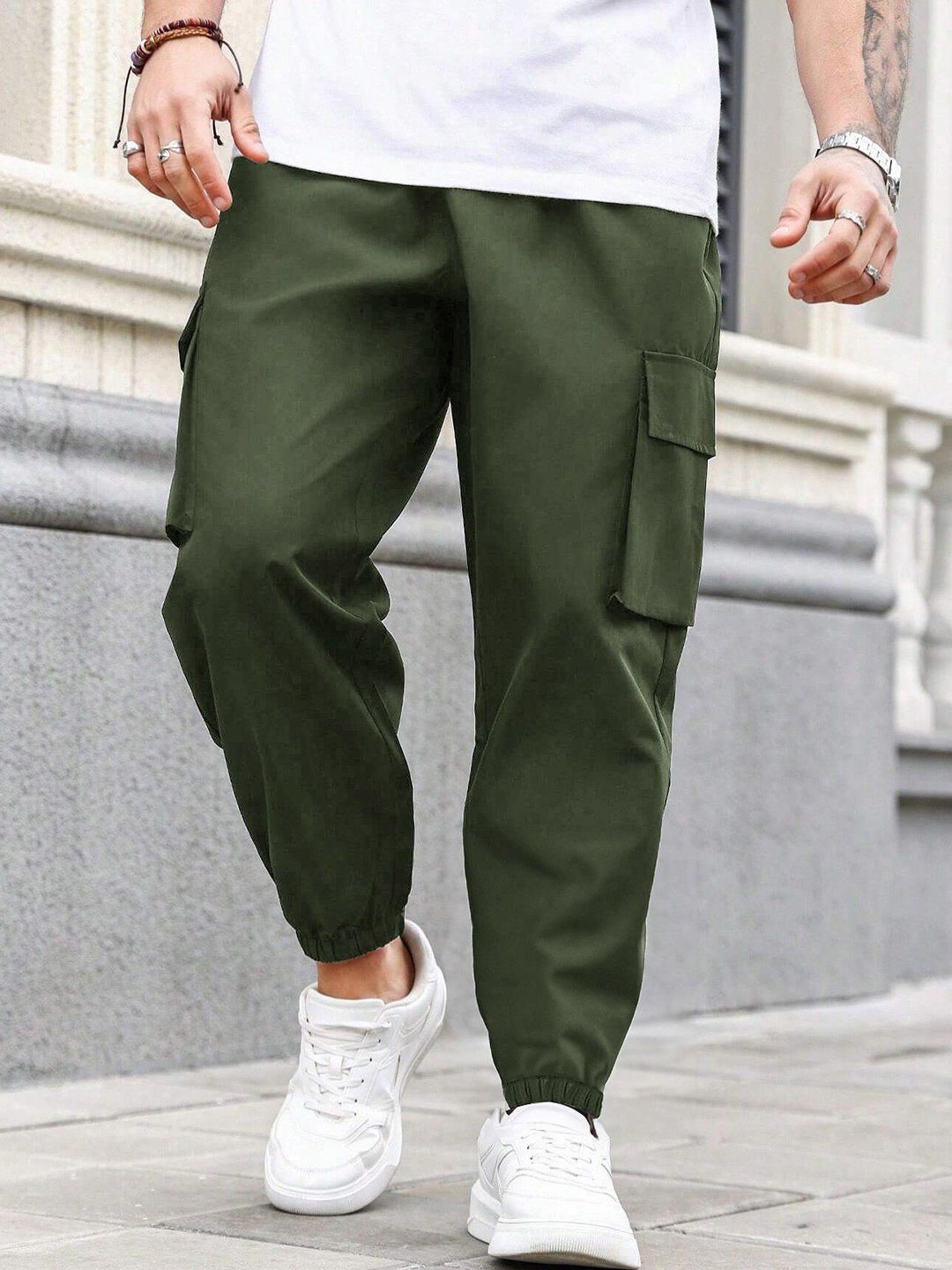 

NOBERO Men Mid Rise Regular Fit Joggers, Green
