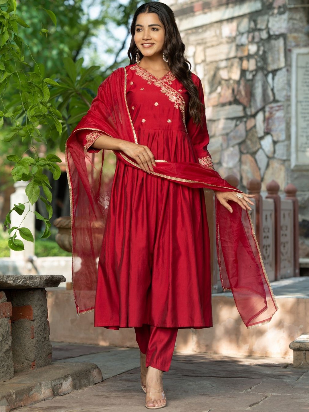 

Navlik Women Embroidered Regular Kurta with Trousers & With Dupatta, Maroon