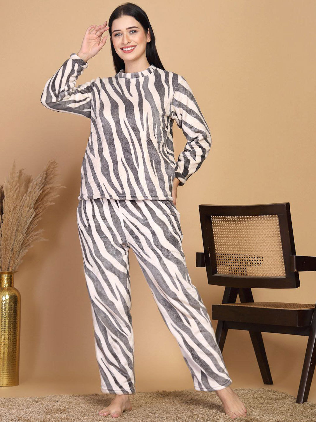

FABINALIV Women Abstract Printed Winter Night Suit, White
