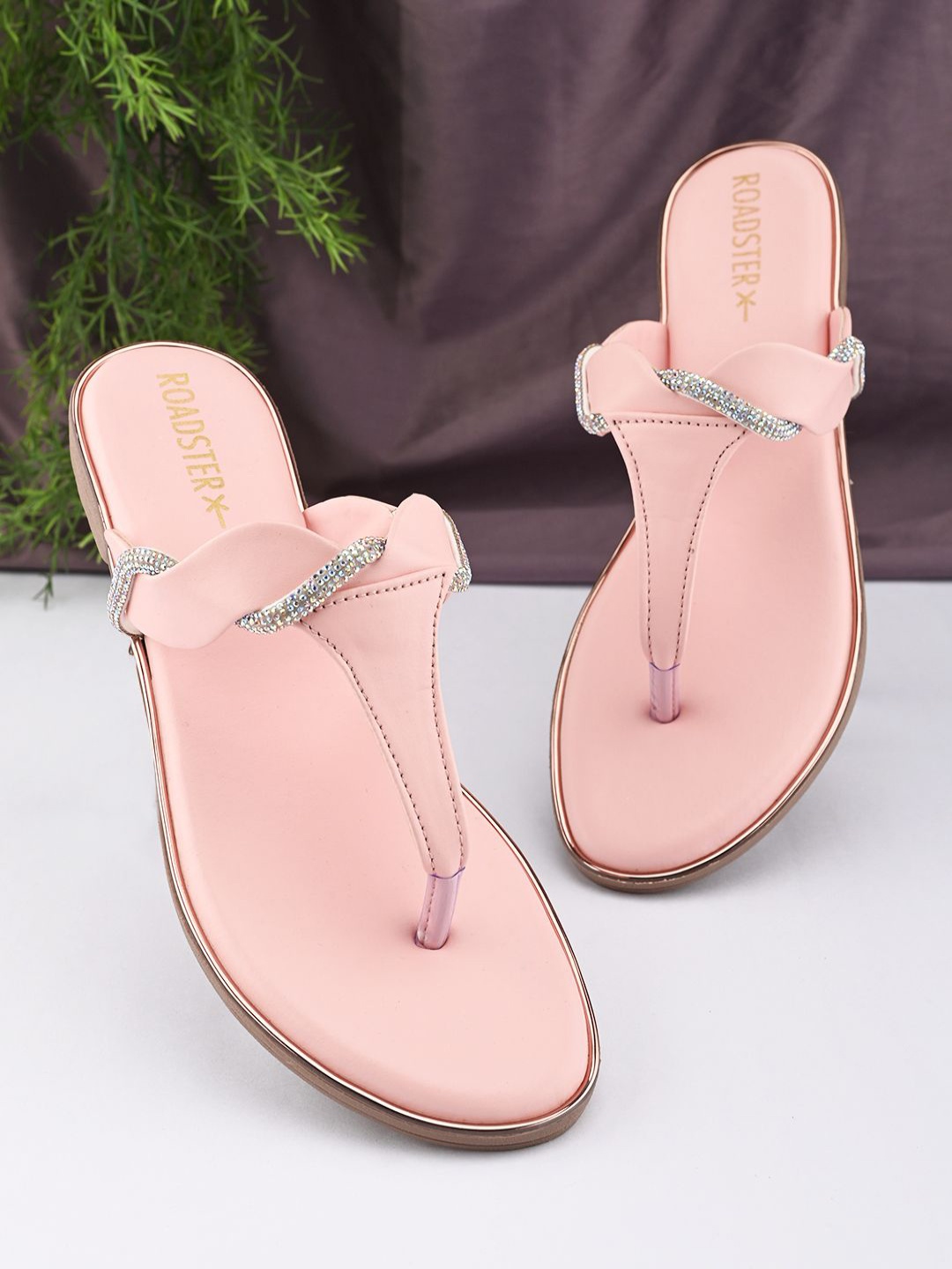 

The Roadster Lifestyle Co Women Embellished Open Toe Flats, Pink