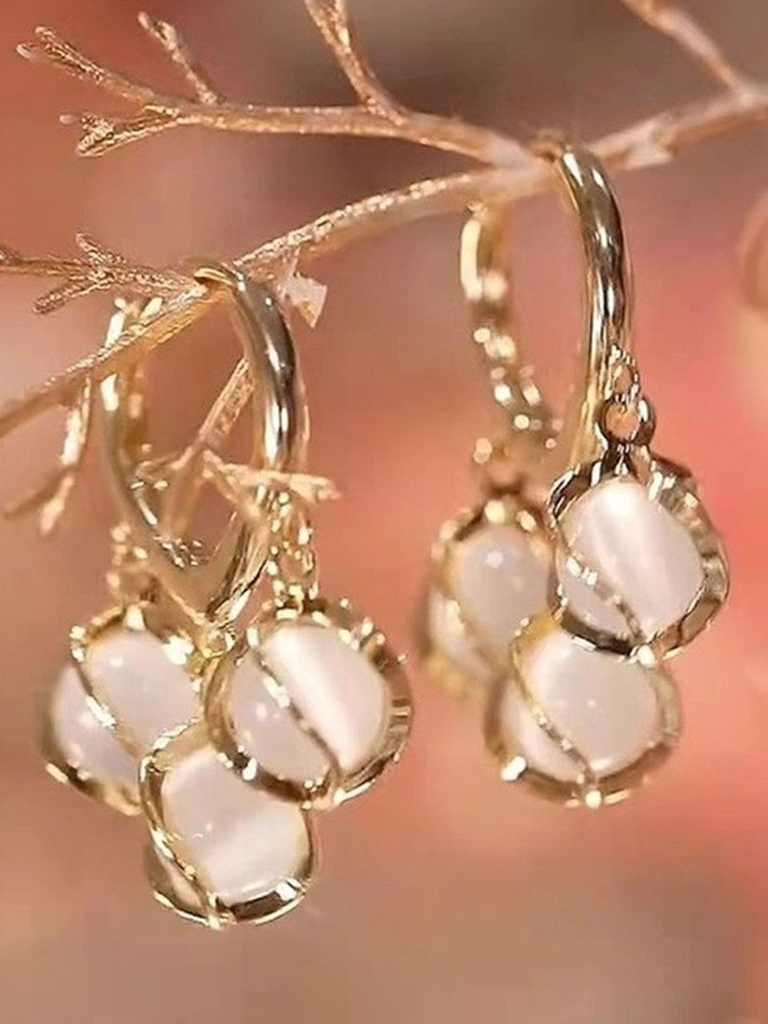 

PolluxCraft Heart Shaped Studs Earrings, White