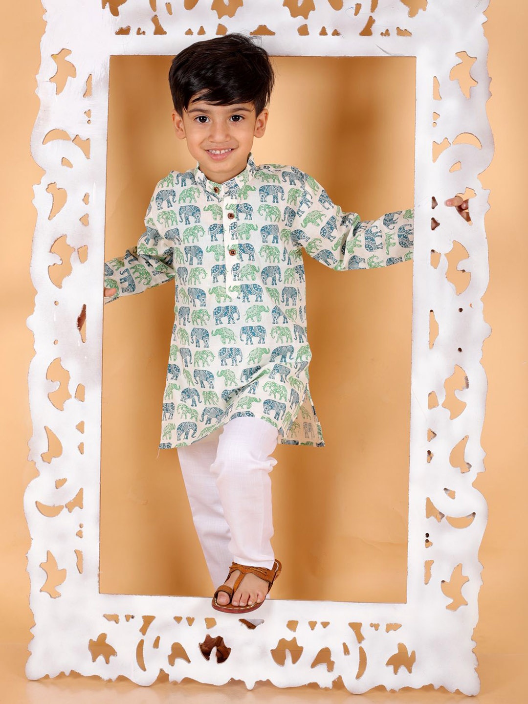 

BAESD Boys Animal Printed Regular Pure Cotton Kurta with Pyjamas, White