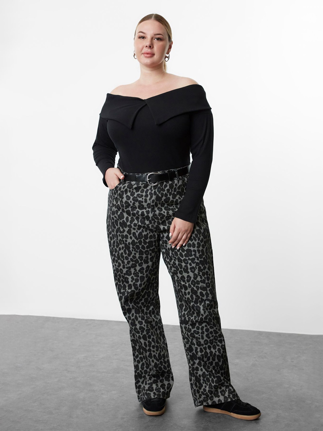 

Trendyol Women Plus Size Off-Shoulder Fitted Top, Black