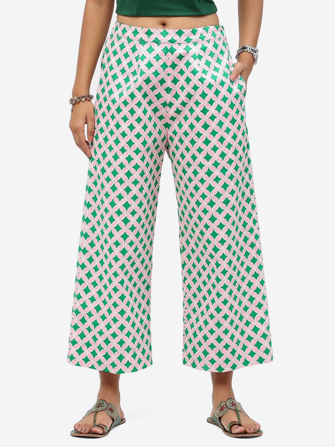 

Baawri Women Floral Printed Mid-Rise Trousers, Green