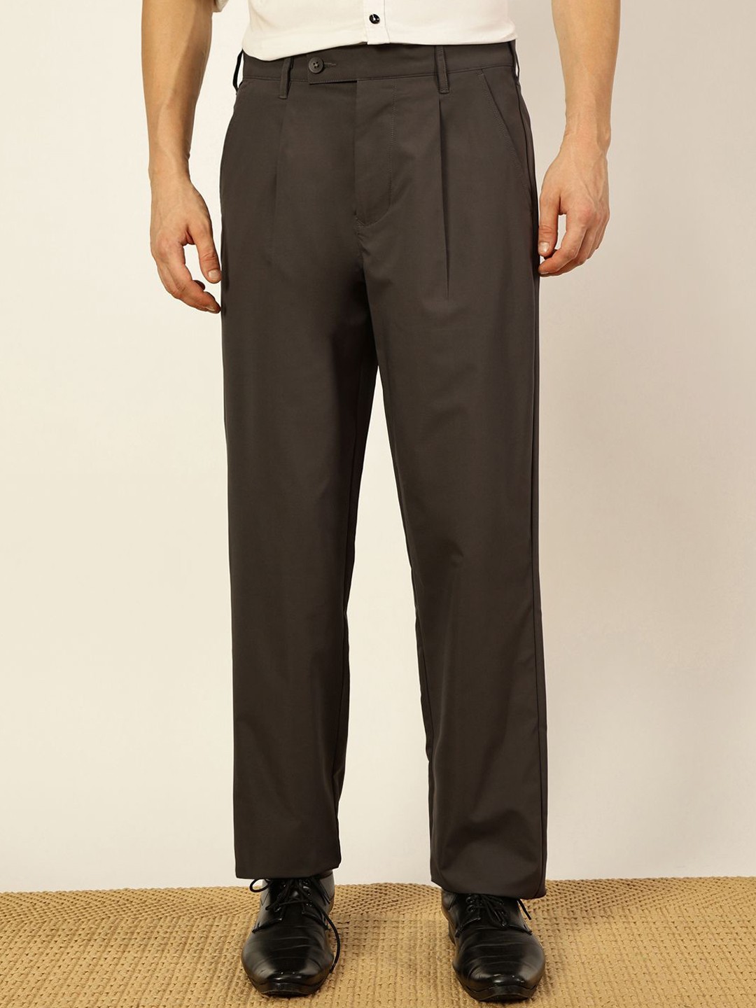 

Thomas Scott Men Smart Pleated Mid-Rise Trousers, Grey