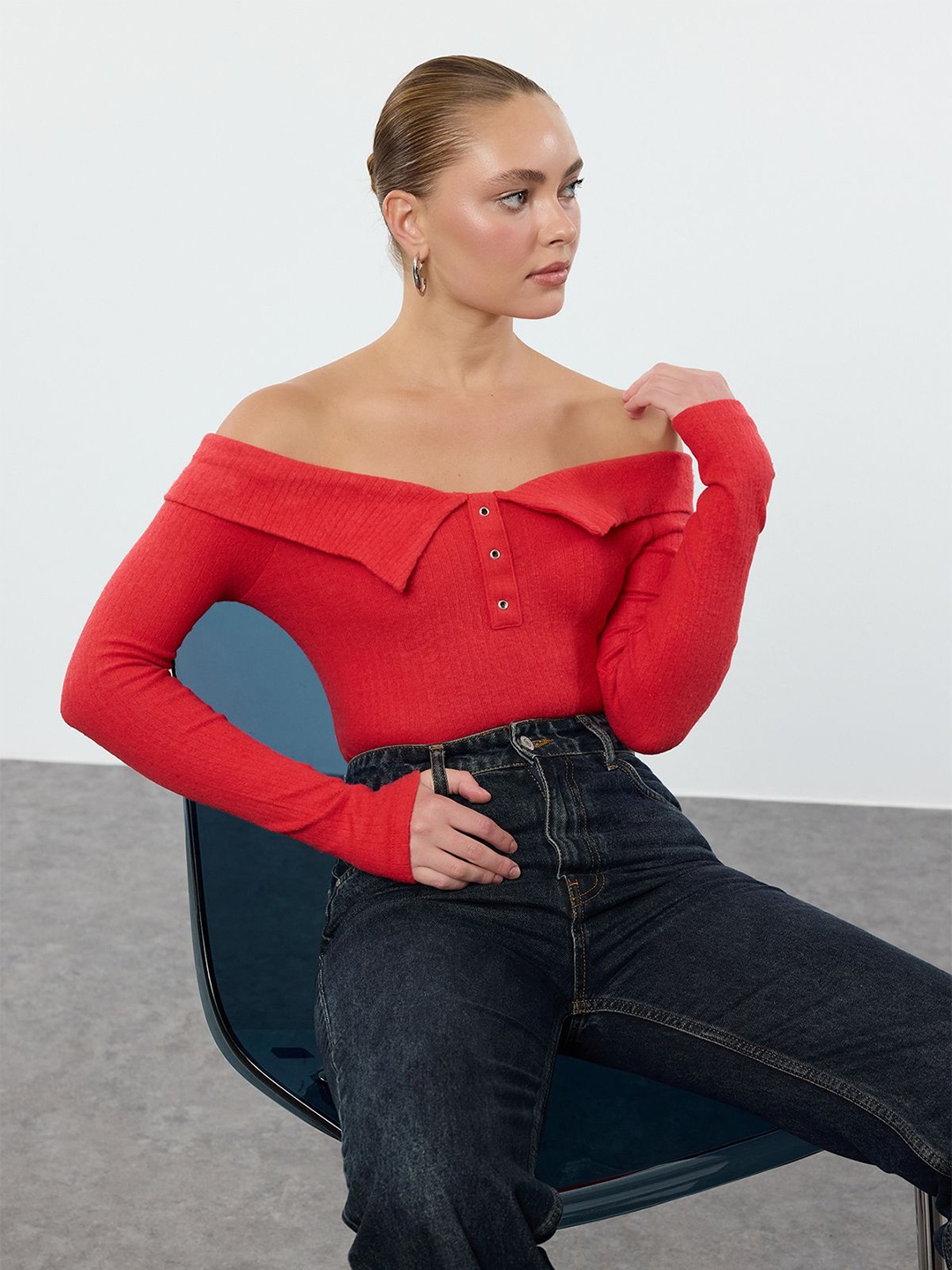 

Trendyol Women Off-Shoulder Fitted Top, Red