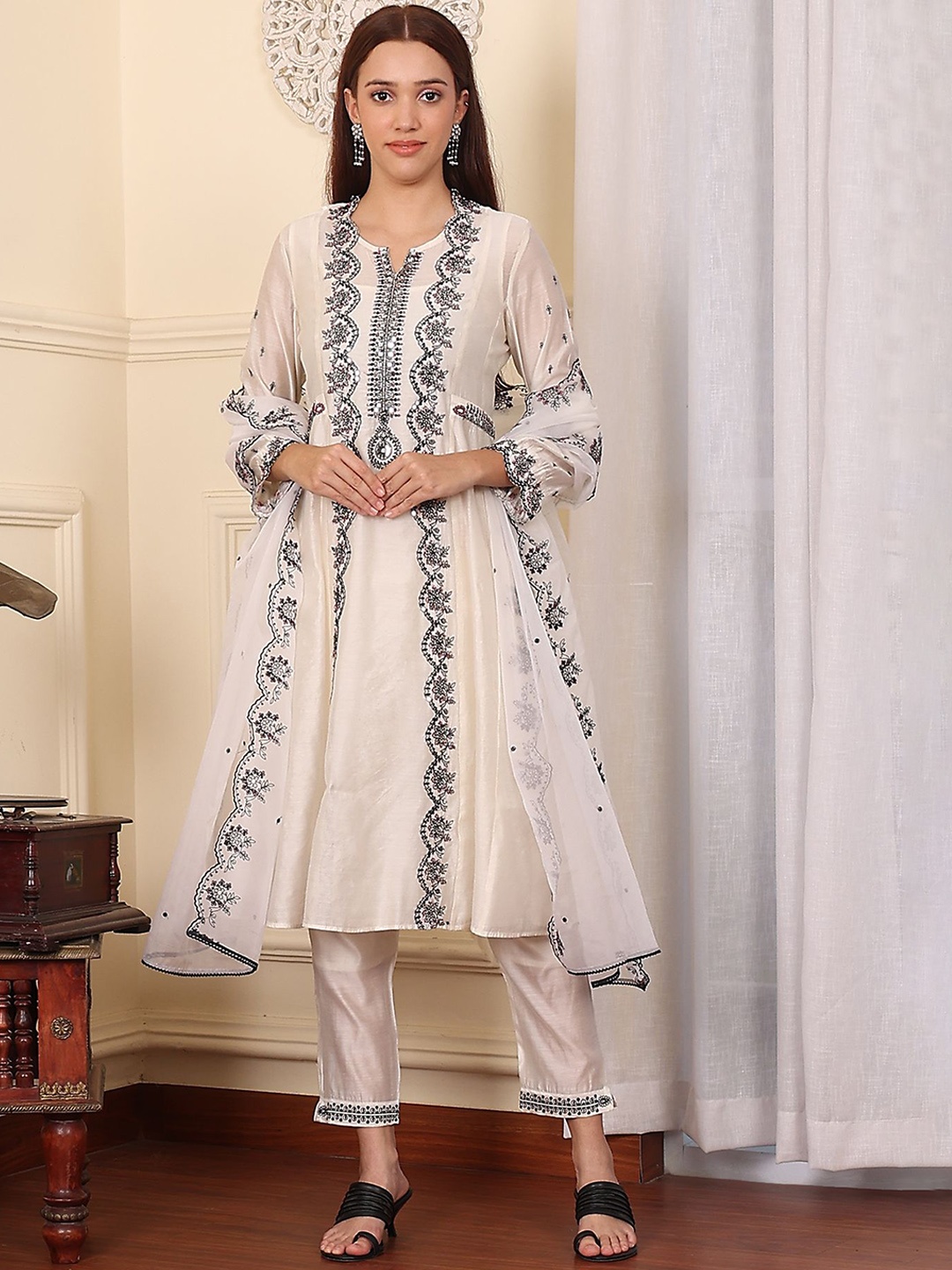 

W Women Floral Embroidered Regular Thread Work Kurta with Trousers & With Dupatta, White