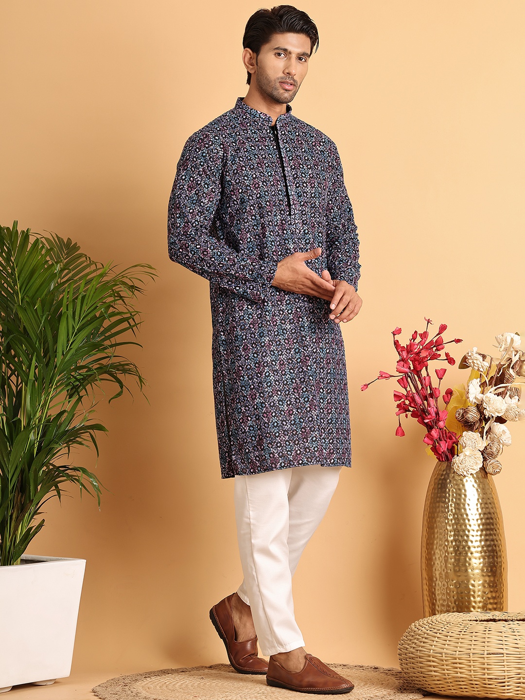 

Jompers Men Embroidered Regular Chikankari Kurta with Pyjamas, Navy blue