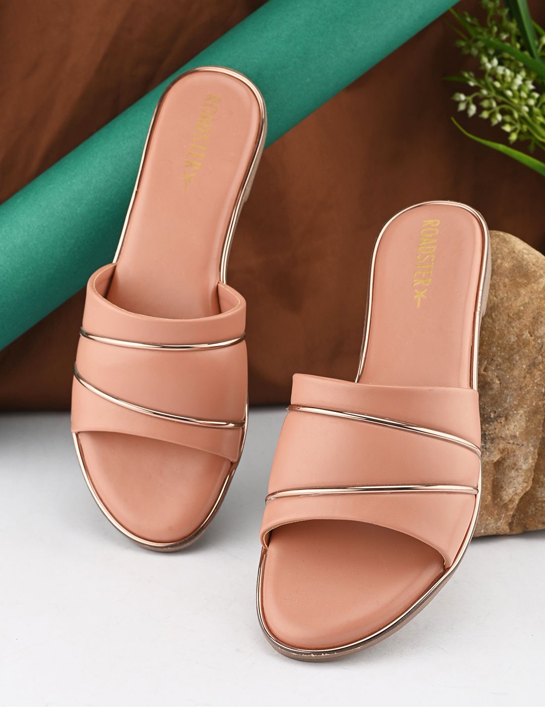 

The Roadster Lifestyle Co Women Embellished Open Toe Flats, Peach