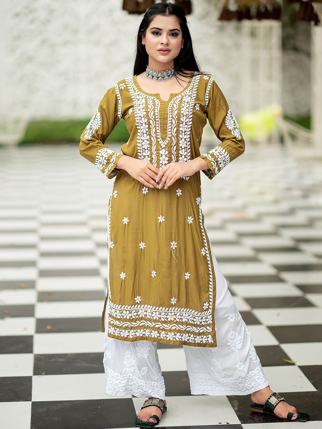 

The Chikan Label Women Ethnic Motifs Embroidered Chikankari Floral Handloom Kurta, Olive